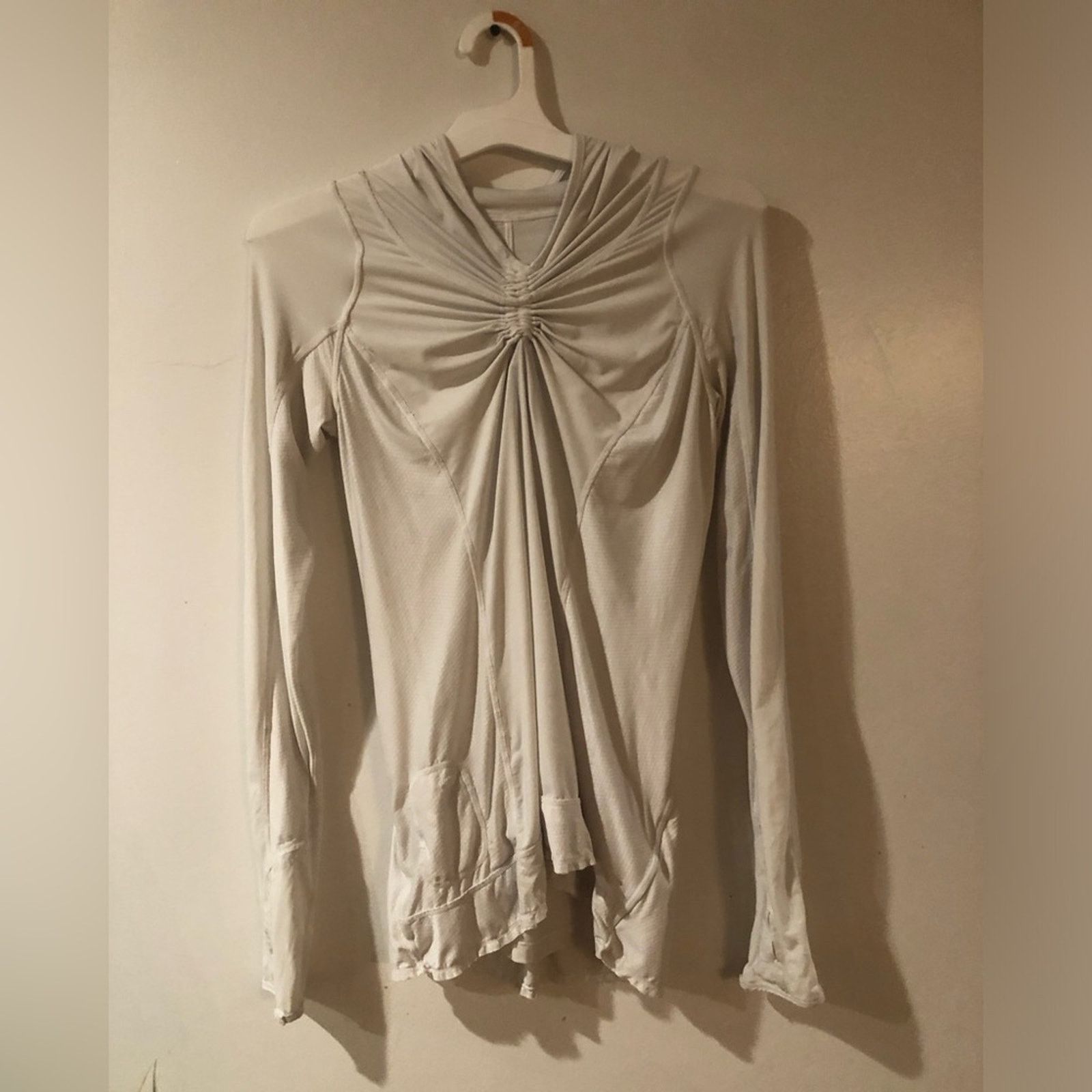 Lululemon Lululemon sports top with hoodie Size S / US 4 / IT 40 - 1 Thumbnail