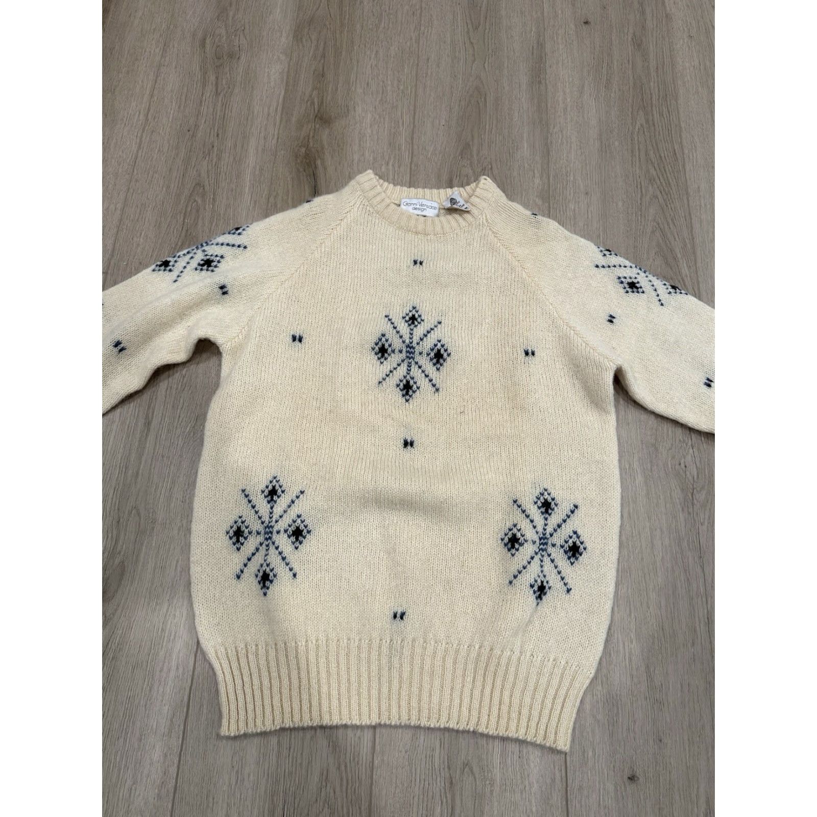 Versace VINTAGE Versace Sweater Women M Wool Ivory Oatmeal 3/4 Sleeve Boat Neck Floral Knit 100% Wool Wool Snowflake Designer Pullover All Seasons Fall Winter Size M / US 6-8 / IT 42-44 - 3 Thumbnail