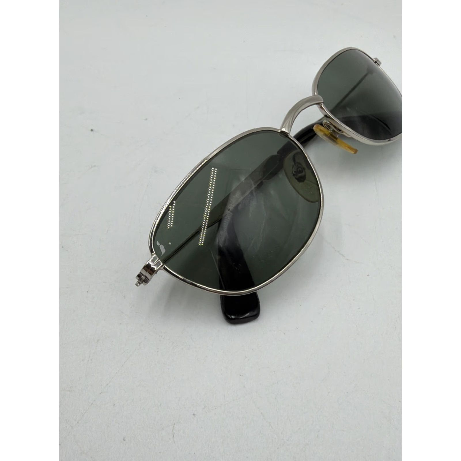 Vintage VINTAGE Ray-Ban Sunglasses W2703 Metal Frame Unisex Adults Silver Sunglasses Mens Womens 90s? (But must avoid adding extra info). Size ONE SIZE - 3 Thumbnail