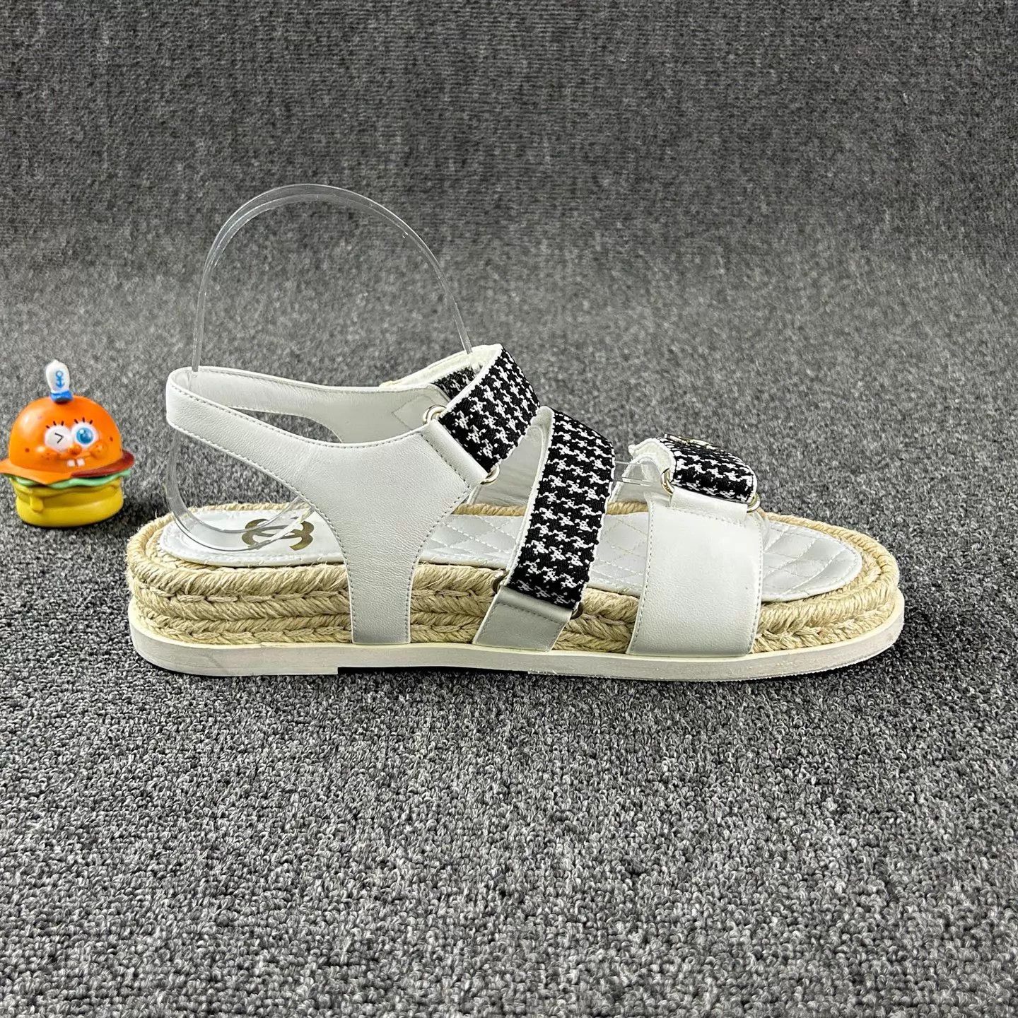 Chanel Chanel Woven Straw Sandals Black & White Houndstooth EUR 39 Size US 8.5 / IT 38.5 - 4 Thumbnail