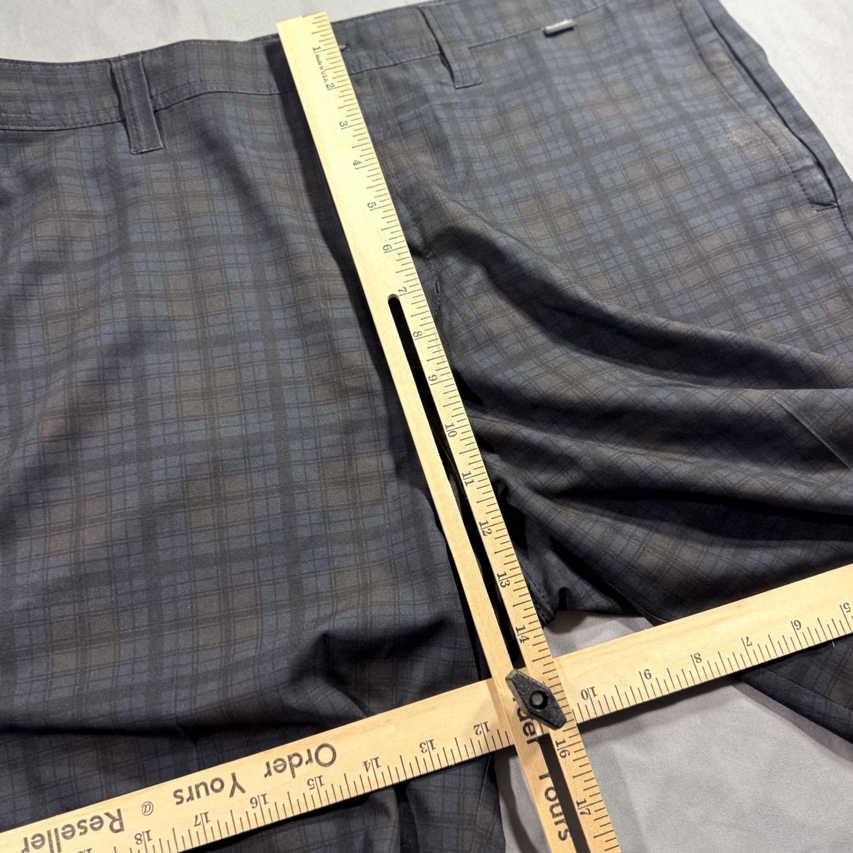 TravisMathew Travis Mathew Shorts Mens 36 Gray Plaid Golf Chino Stretch Performance Casual Regular Front Flat Front Pockets Belt Loops Travel Inseam 11in Size US 36 / EU 52 - 8 Thumbnail