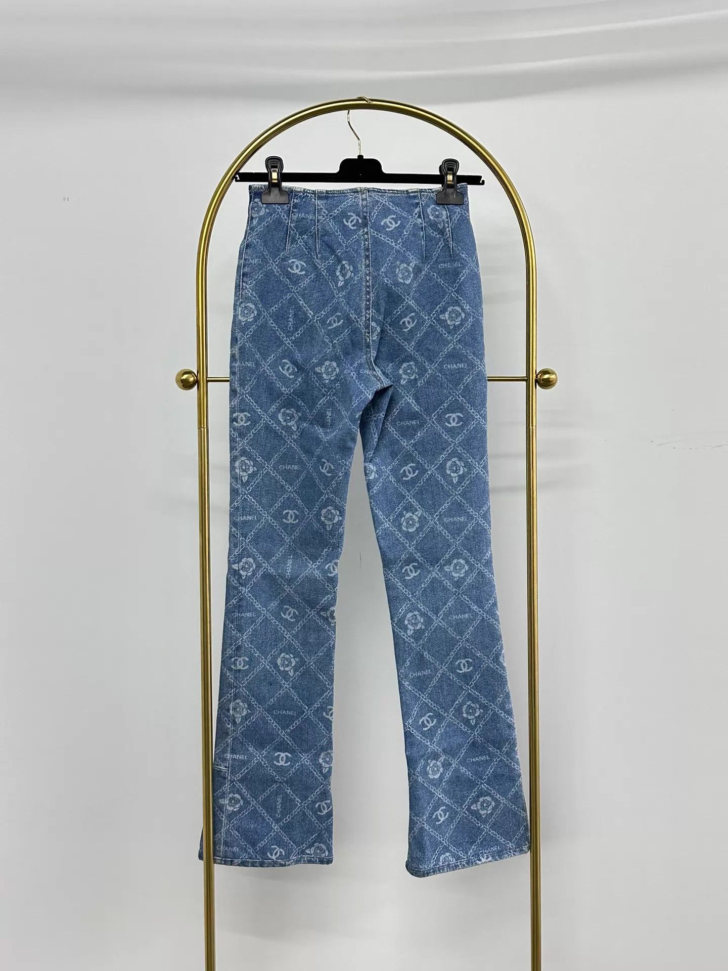 Chanel Chanel 23A Camellia Flared Jeans 34 NWT Size 25" / US 0 / IT 36 - 2 Thumbnail