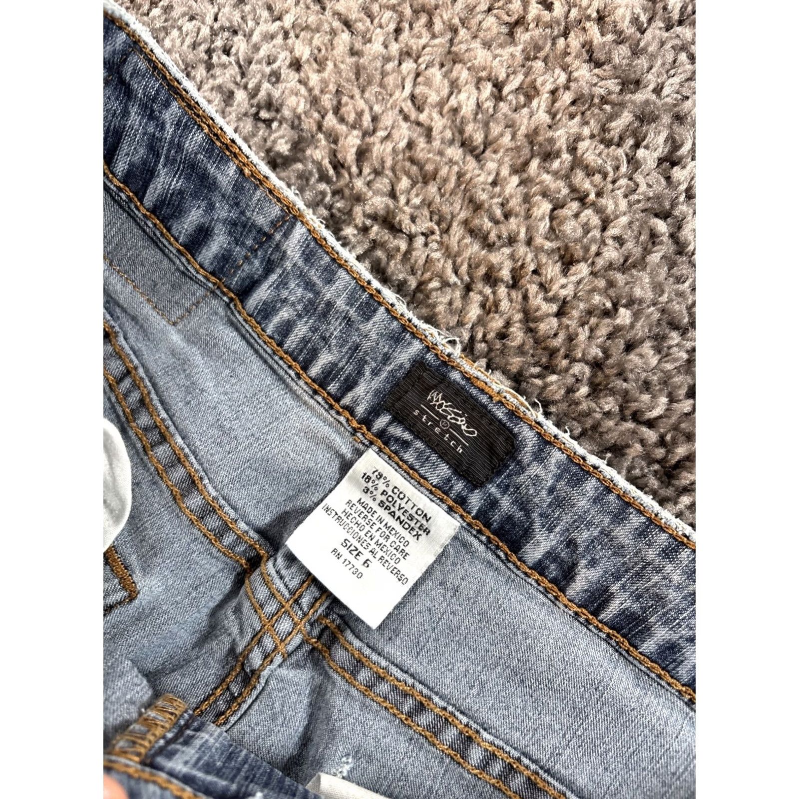 Mossimo VINTAGE Mossimo Jeans Bootcut Womens 28x30 Light Wash Distressed 30 Inseam Blue 90s Y2K Boots Cut Shoes? Size 28" / US 6 / IT 42 - 6 Thumbnail