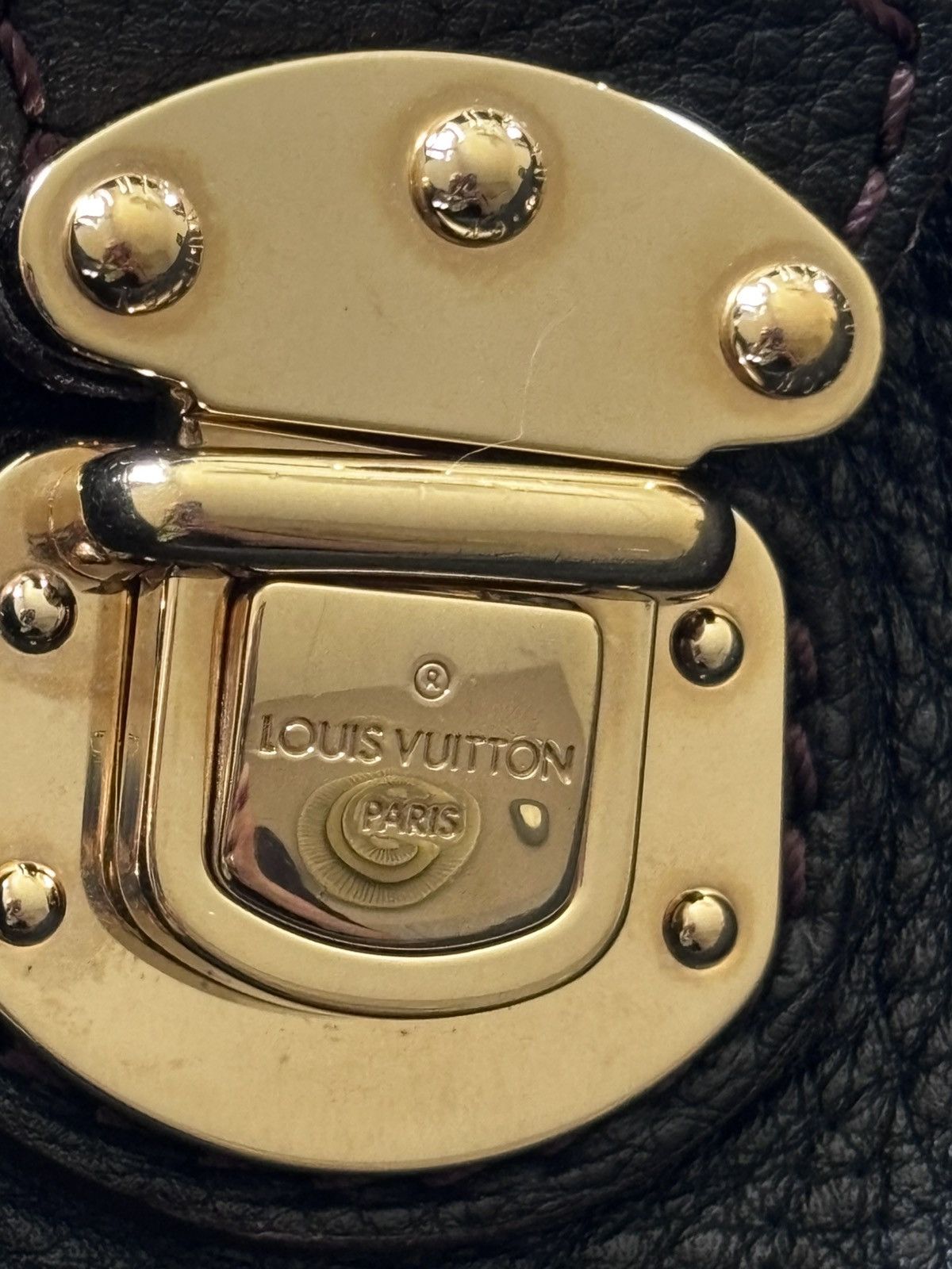 Louis Vuitton Mahina Noir Louis Vuitton Bag Size ONE SIZE - 1 Thumbnail