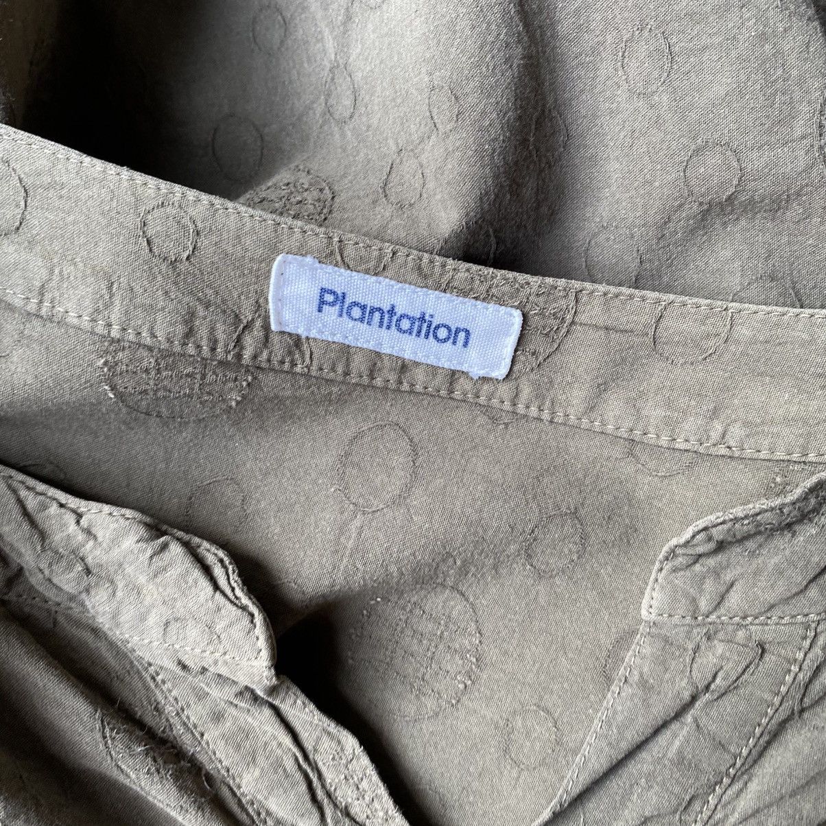 Issey Miyake Plantation Khaki V-Neck 3/4 Sleeve Blouse with Subtle Print Size M / US 6-8 / IT 42-44 - 3 Thumbnail