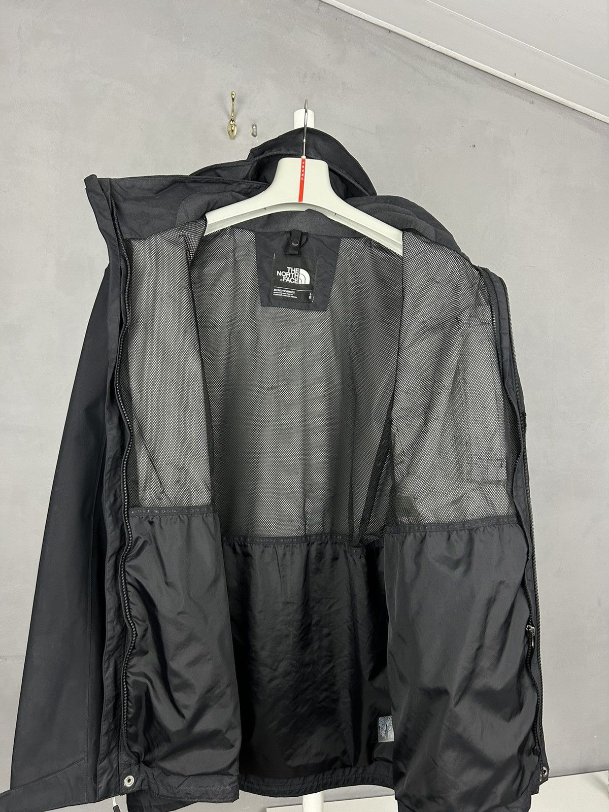 The North Face The North Face HyVent Jacket Black Waterproof Men’s Size US L / EU 52-54 / 3 - 5 Thumbnail