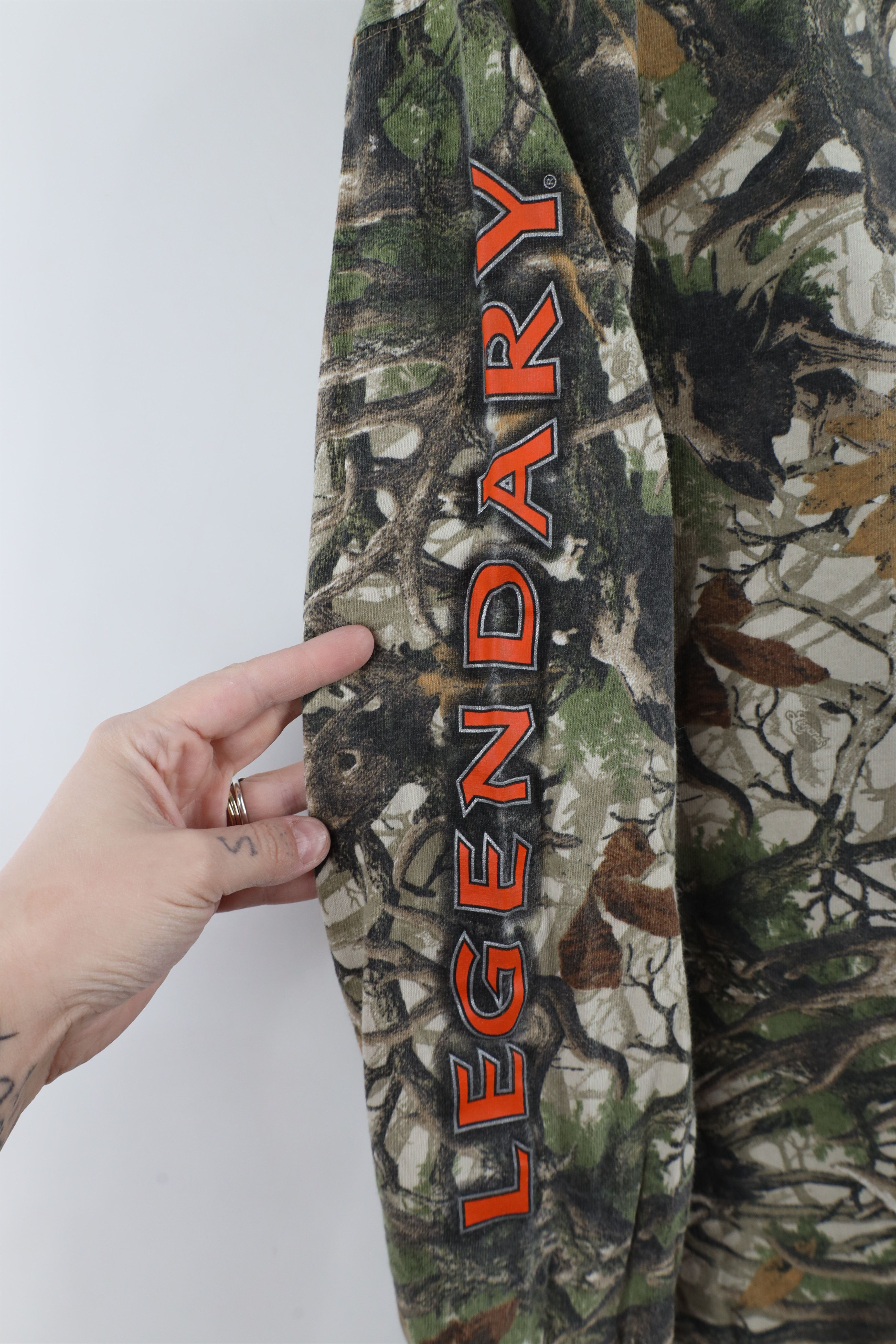Vintage Vintage Streetwear Whitetail Camouflage Long Sleeve T-Shirt Size US S / EU 44-46 / 1 - 5 Thumbnail