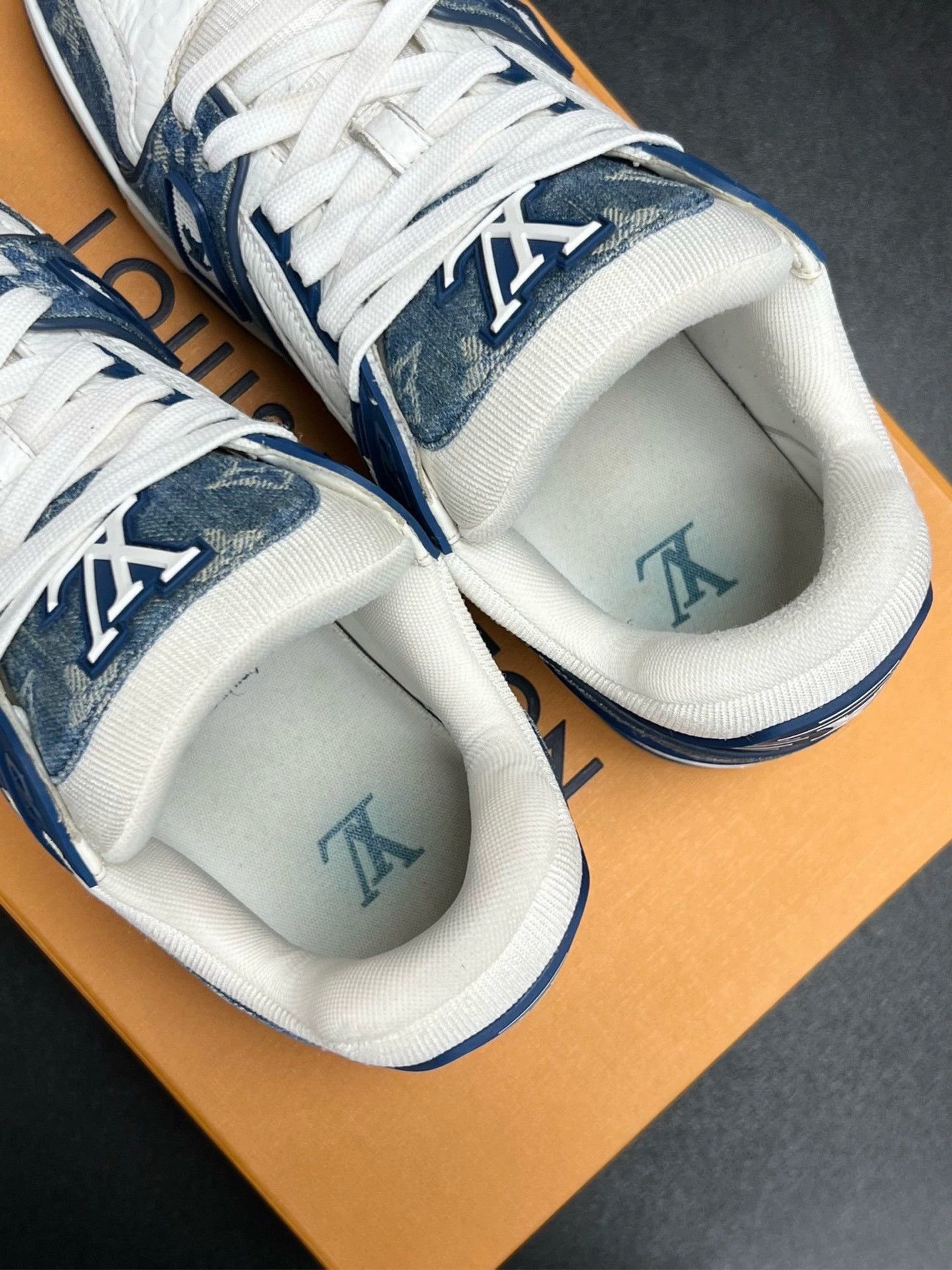 Louis Vuitton lv trainer blue and white sneakers uk8.5 Size US 8.5 / EU 41-42 - 4 Thumbnail