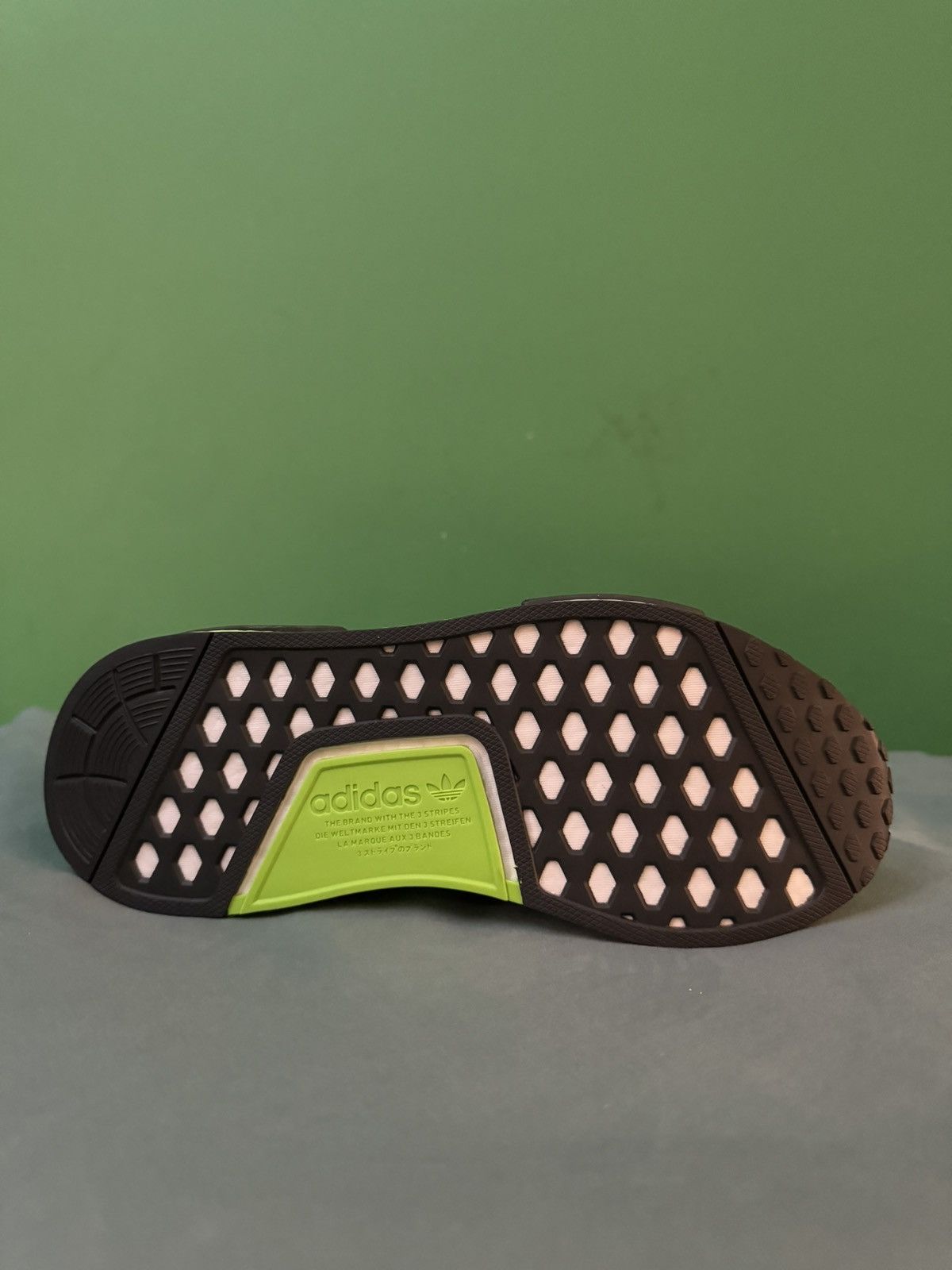 Adidas Adidas NMD R1 Star Wars Yoda 2019 Size US 7 / EU 40 - 4 Thumbnail