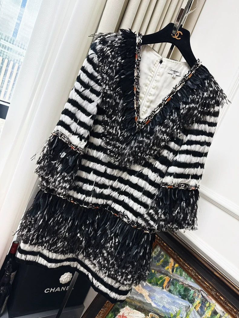 Chanel Chanel 18A Feather Beaded Striped Dress Size M / US 6-8 / IT 42-44 - 2 Thumbnail