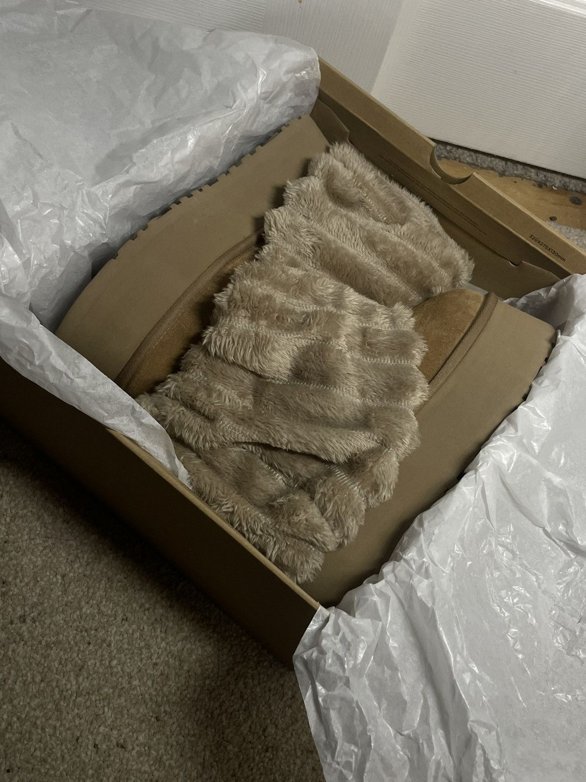 Ugg UGG Sherpa Corduroy Boots size 8 (38euro) Size US 8 / IT 38 - 3 Thumbnail