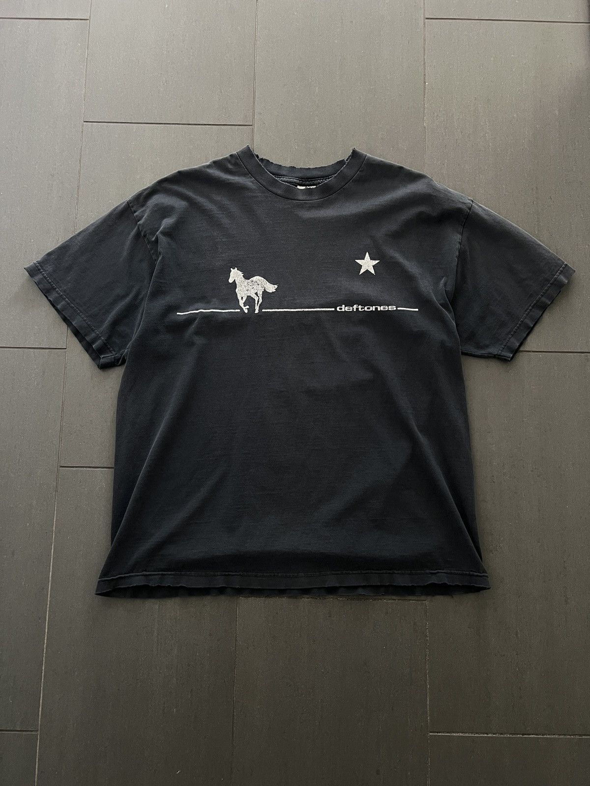 Band Tees Vintage Distressed Deftones White Pony Band Tour Tee Size US XXL / EU 58 / 5 - 10 Thumbnail