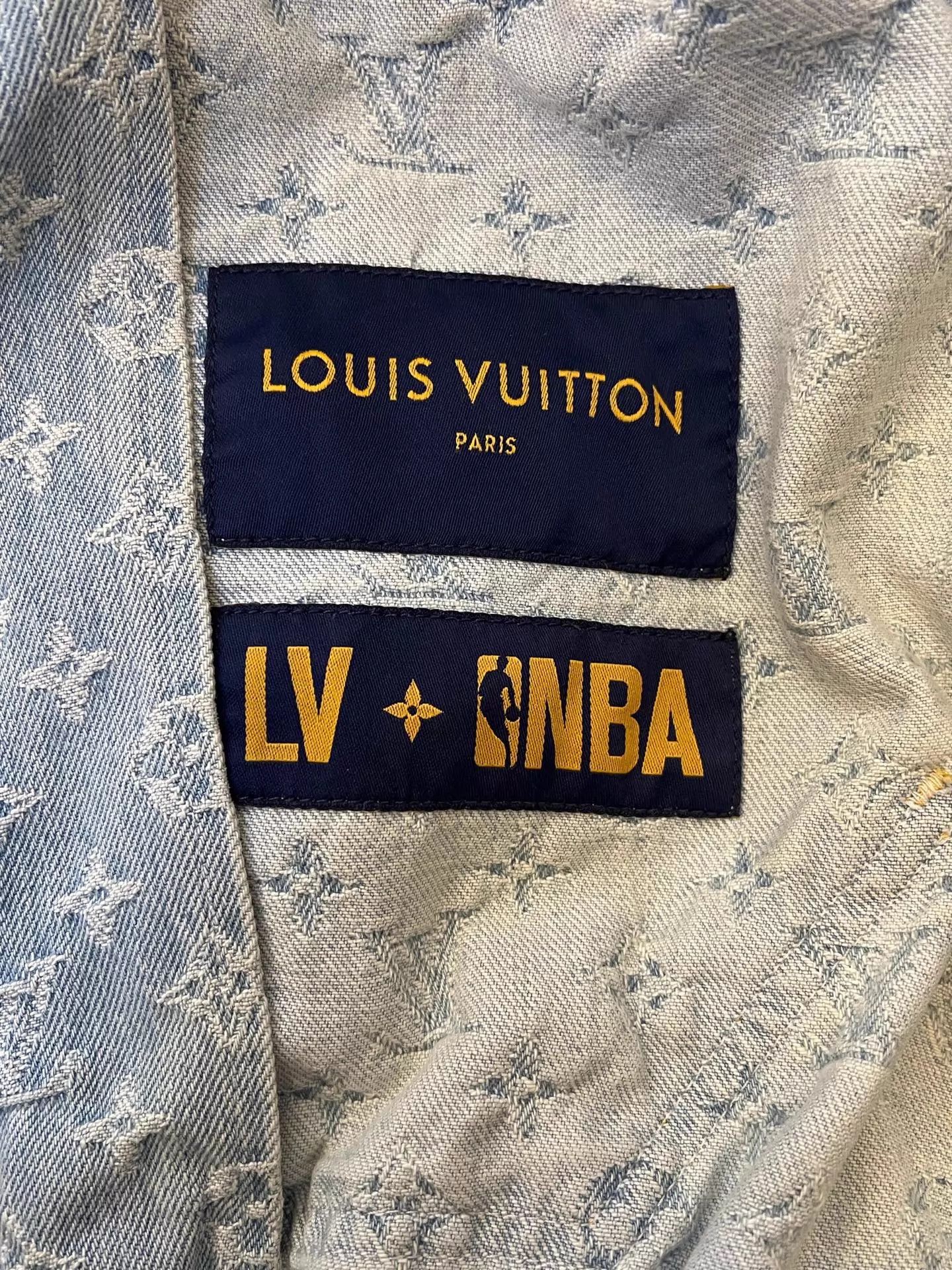 Louis Vuitton LOUIS VUITTON x NBA Men's Blue Denim Zip Hooded Jacket 46 Size US S / EU 44-46 / 1 - 3 Thumbnail