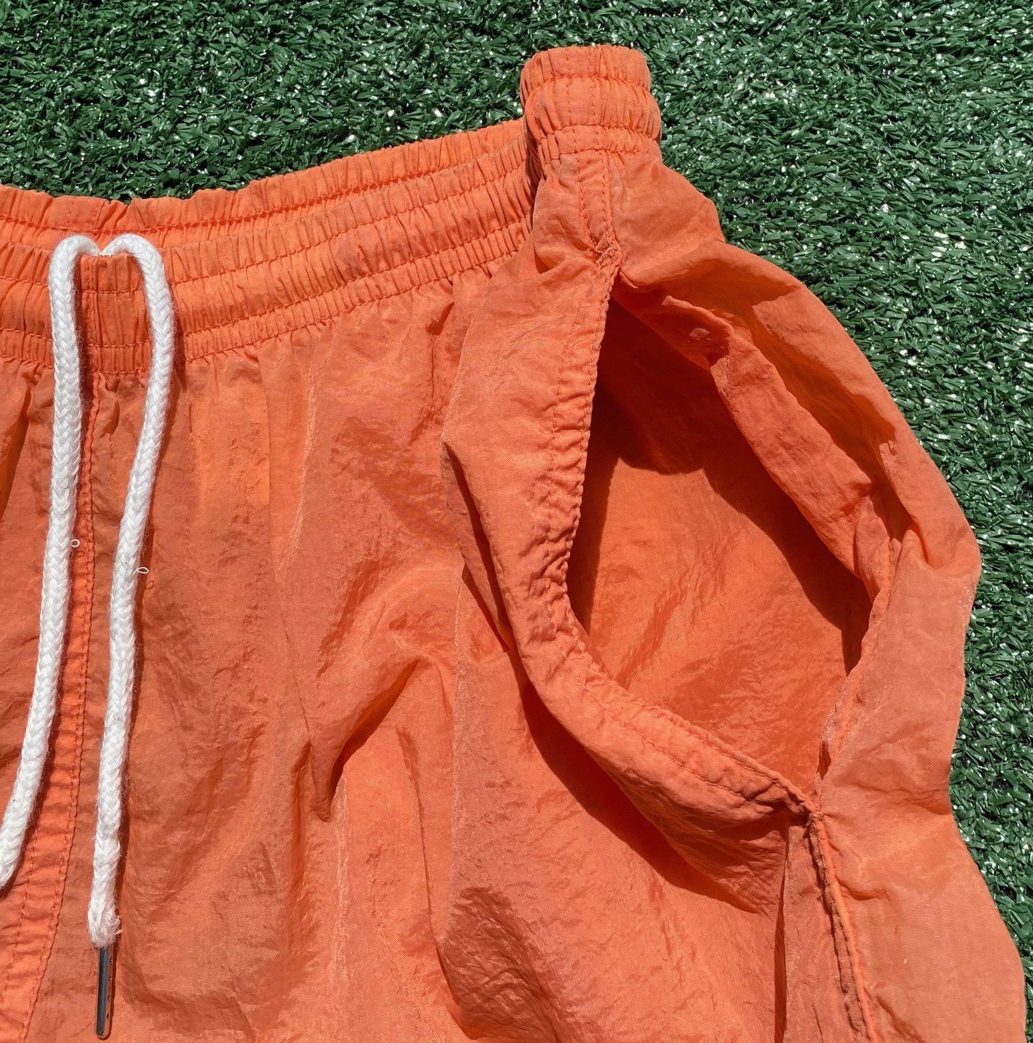 Nike 90’s Nike Peach Tonal Swoosh Windbreaker Shorts Small Size US 30 / EU 46 - 3 Thumbnail