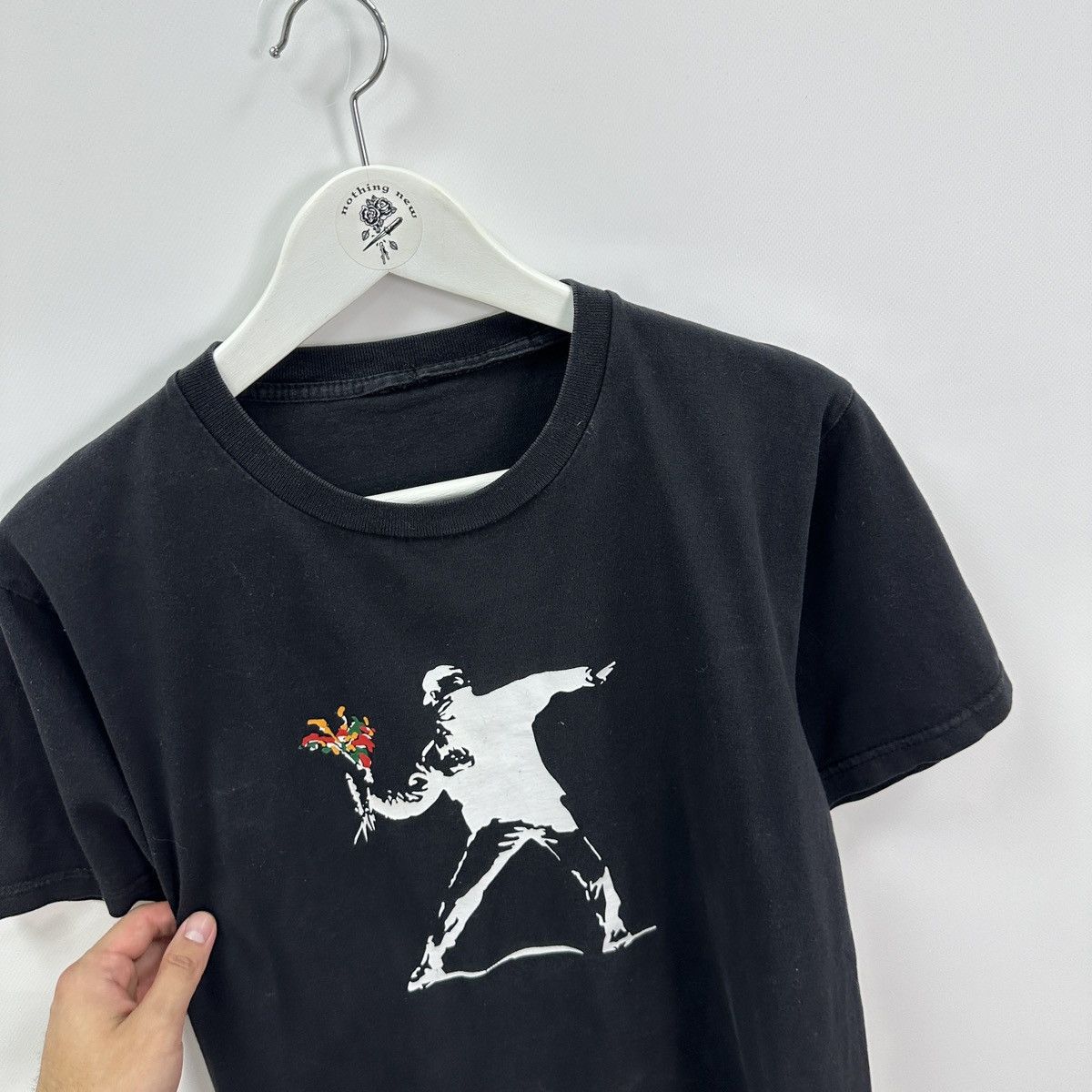 Vintage Vintage 00s Banksy Bush Thrower Rage the Flower art tee y2k Size US M / EU 48-50 / 2 - 4 Thumbnail