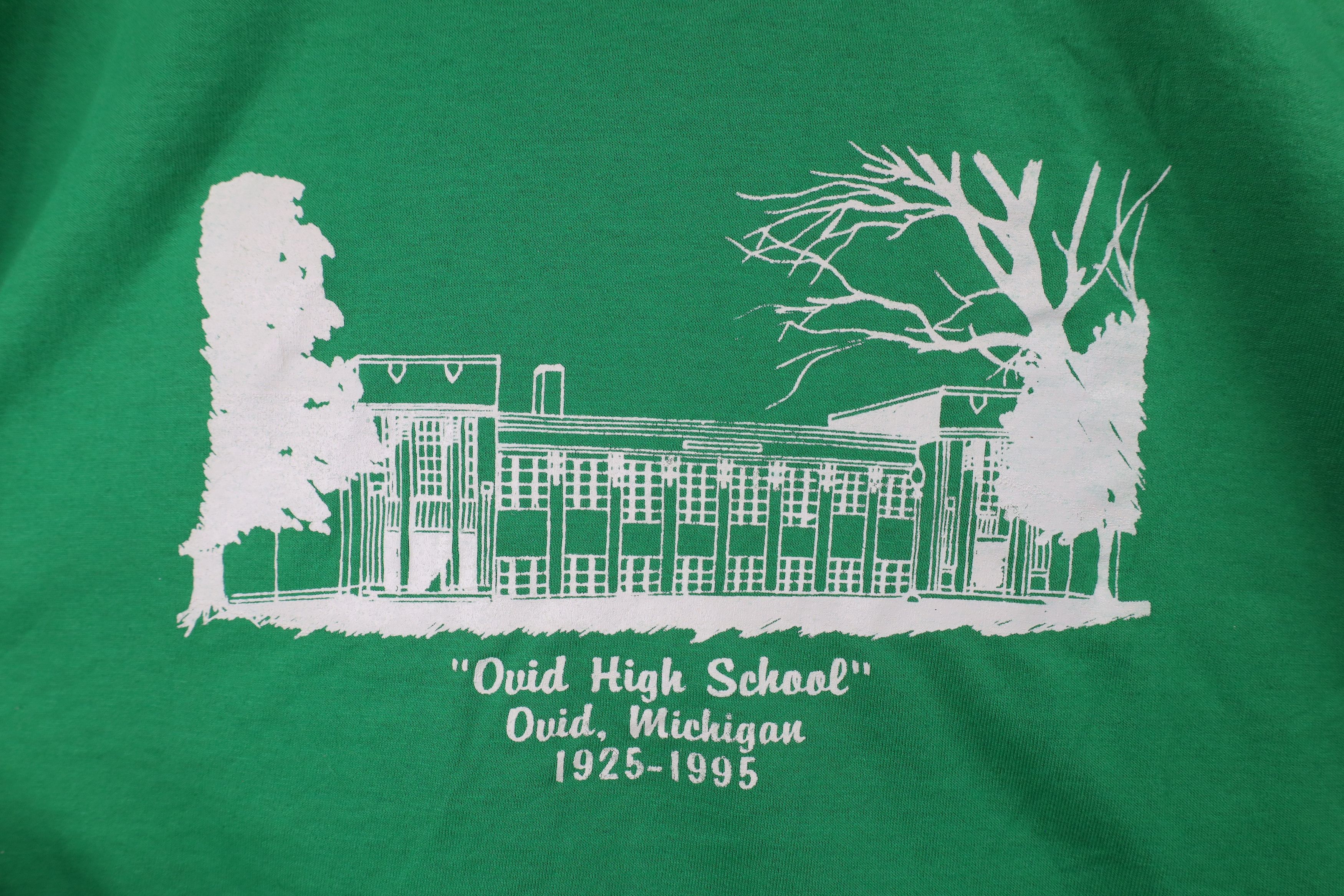 Vintage Vintage 90s High School Ovid Michigan Short Sleeve T-Shirt Size US L / EU 52-54 / 3 - 4 Thumbnail