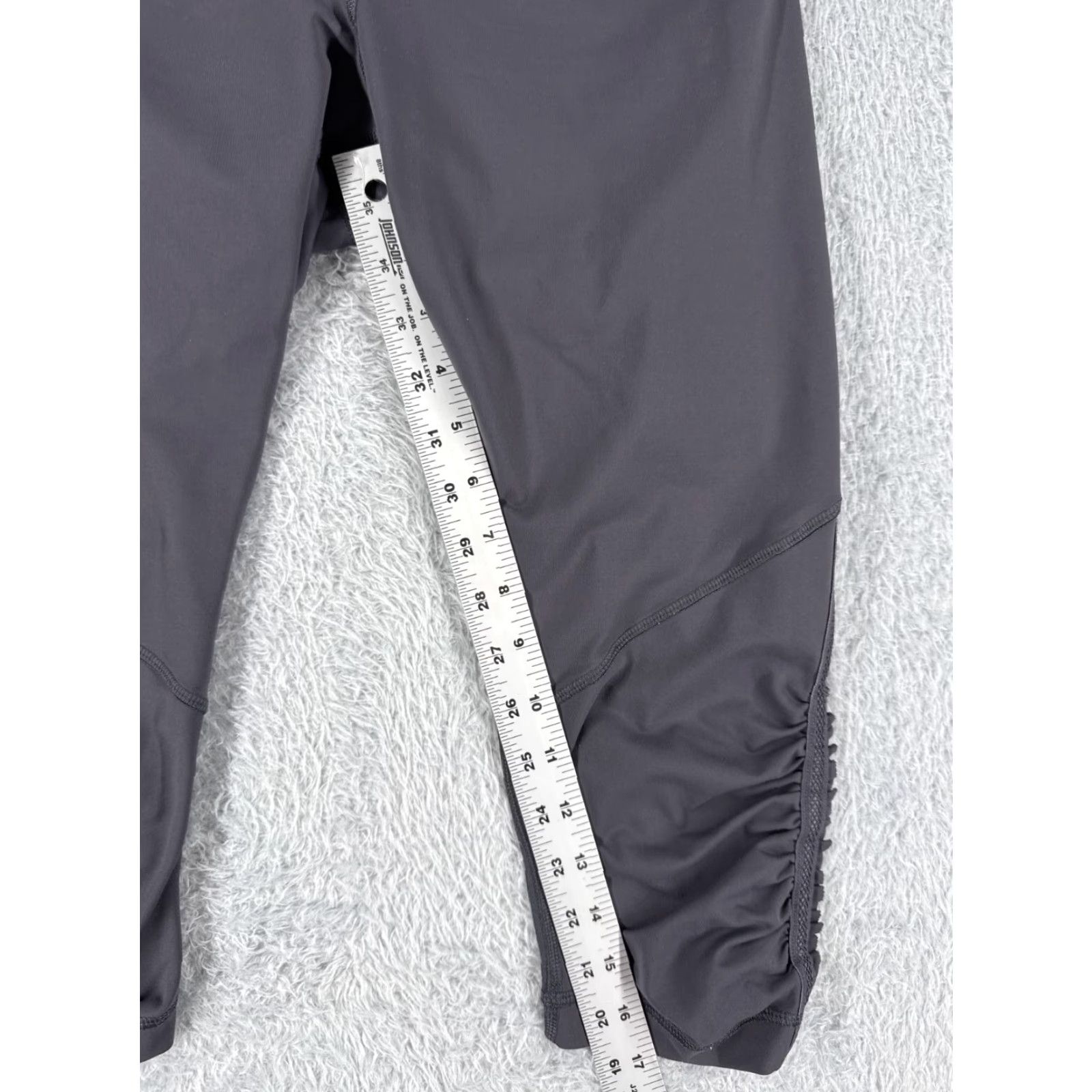 Lululemon Lululemon Pants Womens 8 Gray Cropped Leg Pockets Ruched Hem ZIP Rear Run Activewear Size 30" / US 8 / IT 44 - 5 Thumbnail