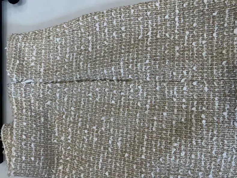 Valentino Valentino Gold shorts, classic little fragrance design Size 37" - 3 Thumbnail