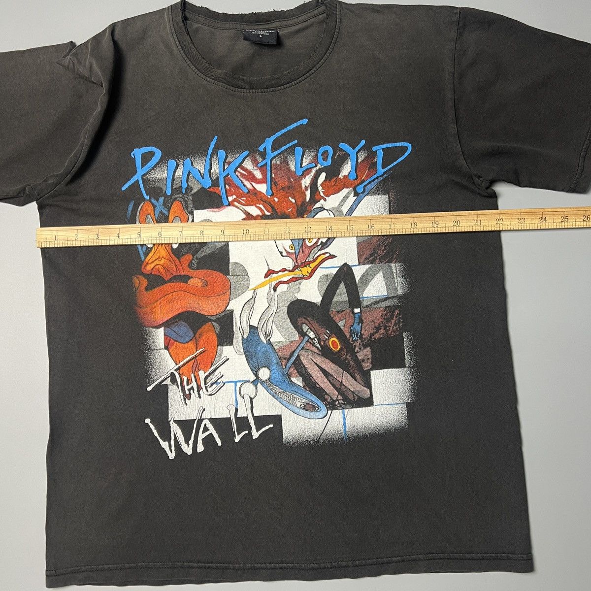Vintage Pink Floyd The Wall Sun Faded Distressed Band Tee