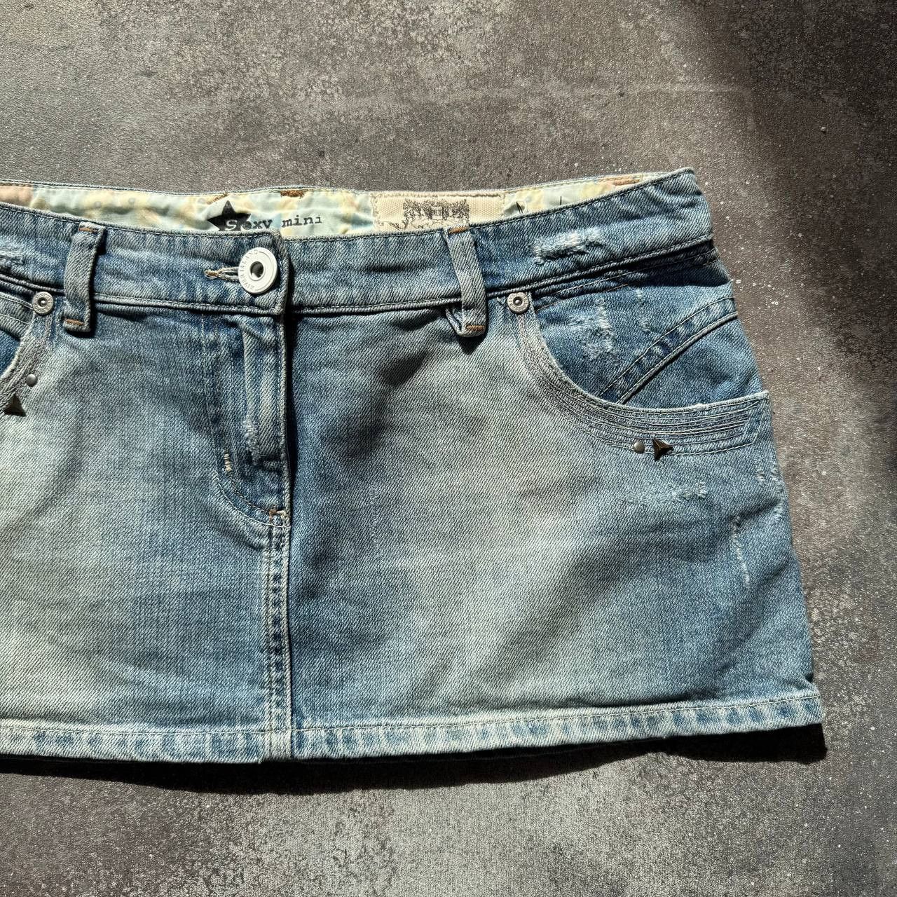 20471120 Y2K Super Sexy Vintage Distressed Denim Mini Skirt Size 32" / US 10 / IT 46 - 6 Thumbnail