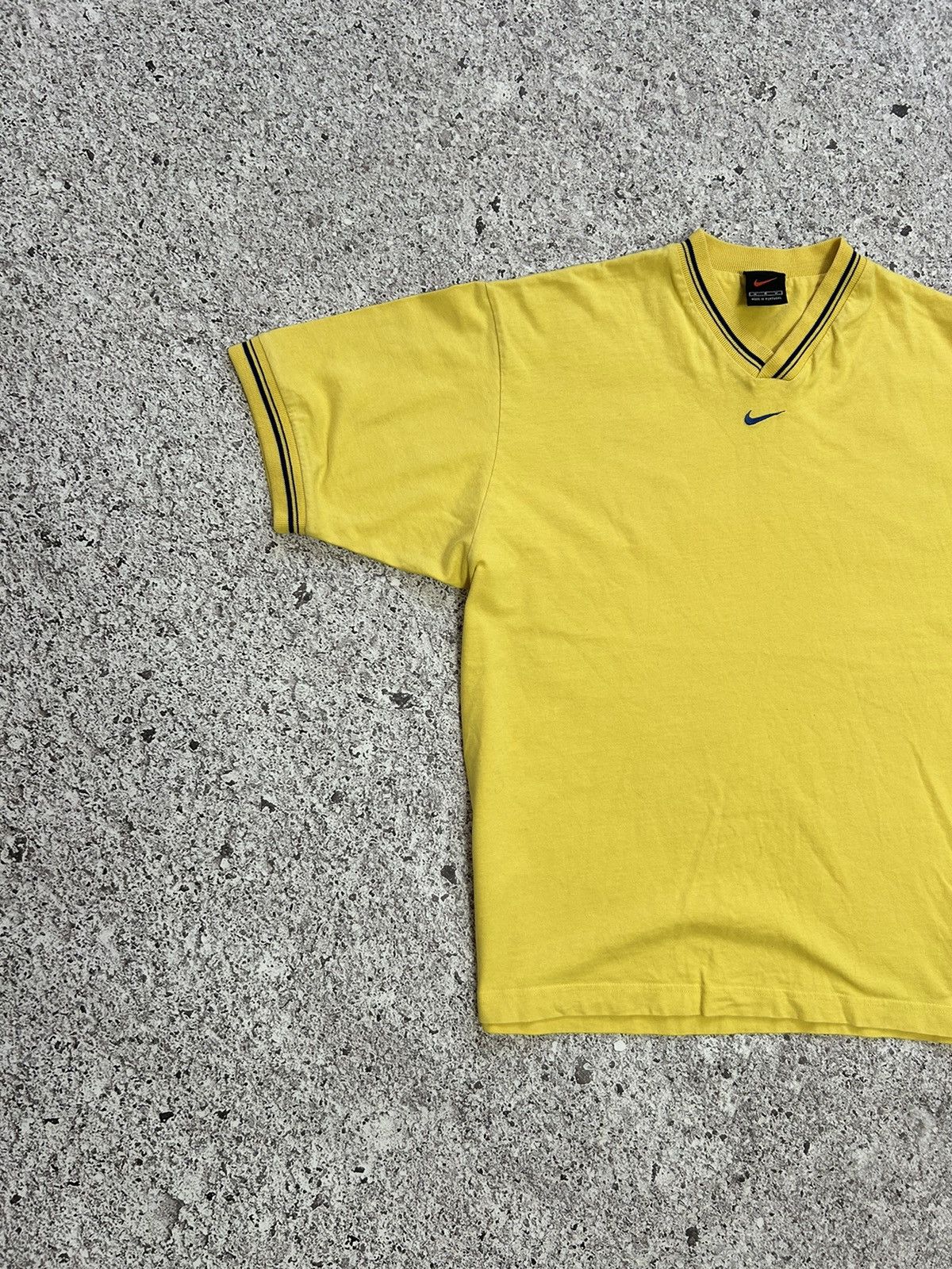 Nike × Vintage Vintage 90s Nike Center Logo T-shirt Made In USA Hype Y2K Size US M / EU 48-50 / 2 - 3 Thumbnail