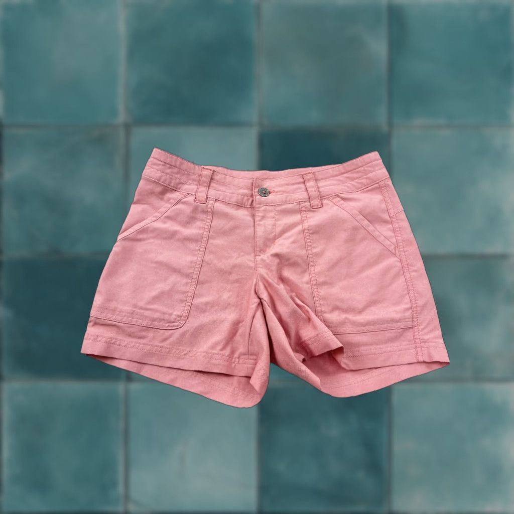 Vintage Columbia Shorts Womens 5 Pink Bermuda Lightweight Hiking High Waisted Pockets Size 27" / US 4 / IT 40 - 1 Thumbnail