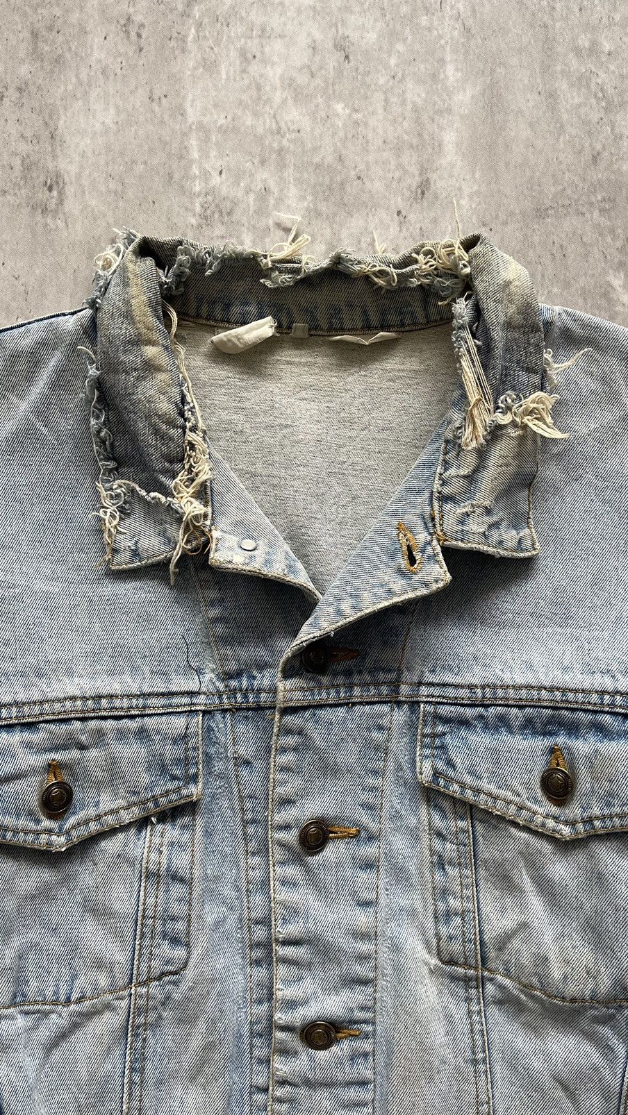 Japanese Brand × Levi's × Vintage VINTAGE 1990s FADED DISTRESSED DENIM JACKET Size US XL / EU 56 / 4 - 2 Thumbnail