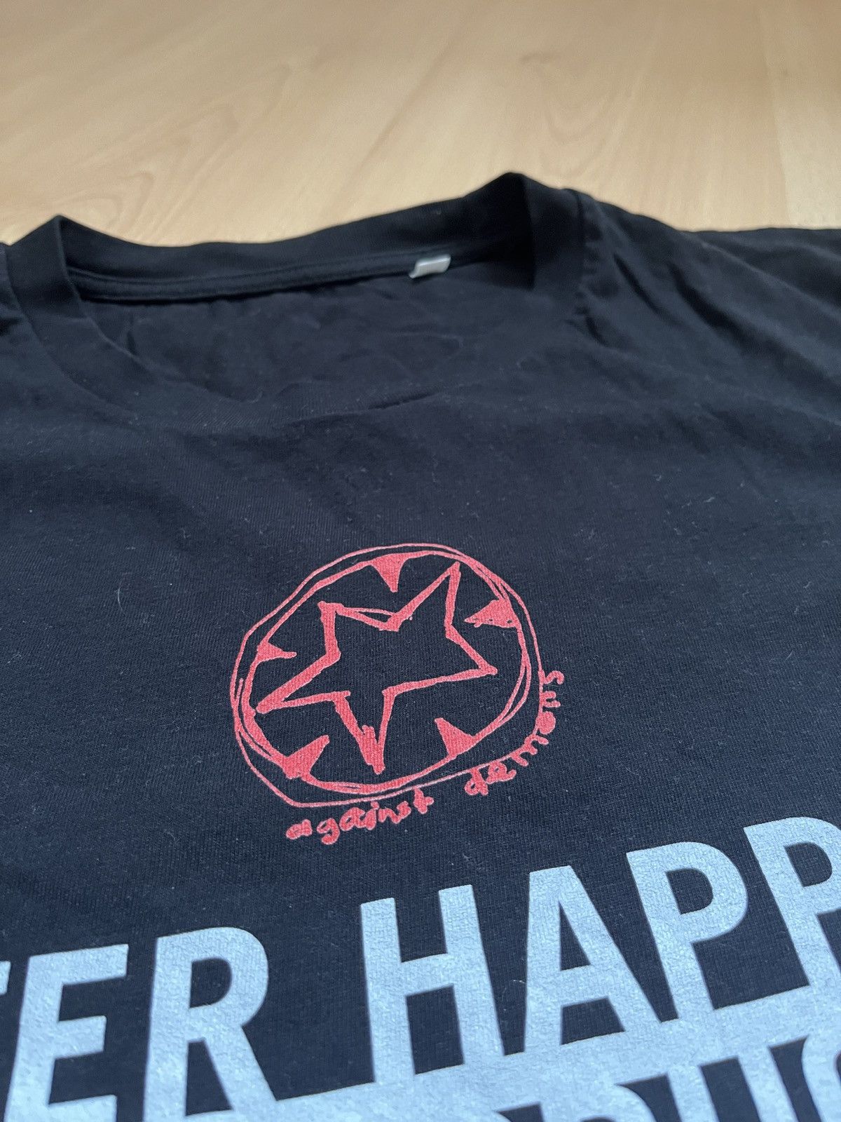 Band Tees Radiohead Fitter Happier tee Size US XL / EU 56 / 4 - 4 Thumbnail