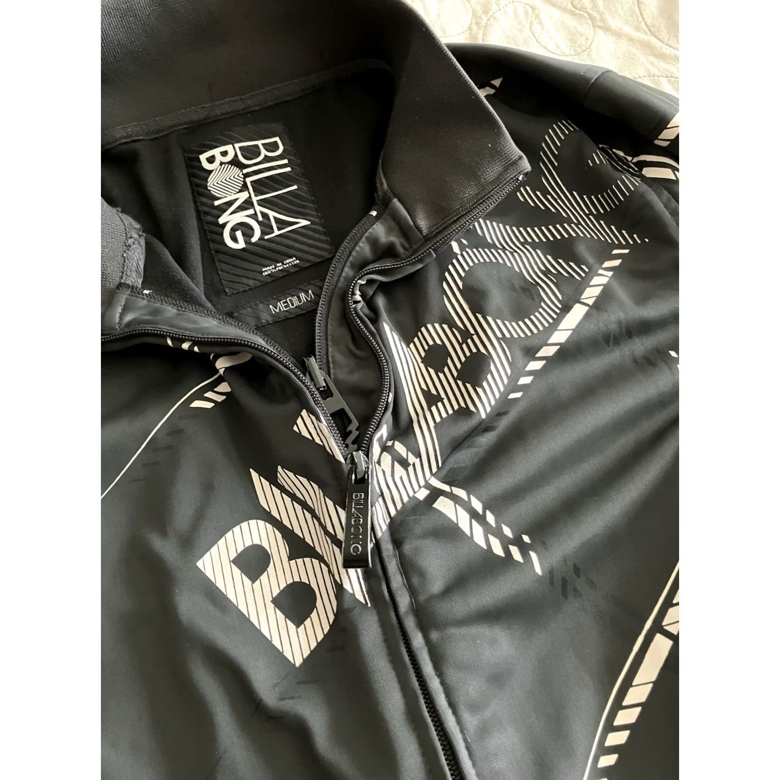 Billabong VINTAGE Billabong Surf Mens Black Track Jacket Mid Zip Bottle Opener Full Zip Logo Jacket Mens Black Striped 99064 Size US M / EU 48-50 / 2 - 2 Thumbnail