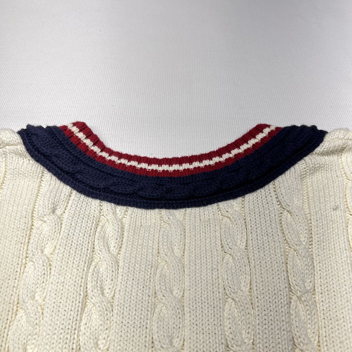 Tommy Hilfiger × Vintage VTG Tommy Hilfiger Sweater Vest White V-Neck Cable Knit Y2K Size US M / EU 48-50 / 2 - 15 Thumbnail
