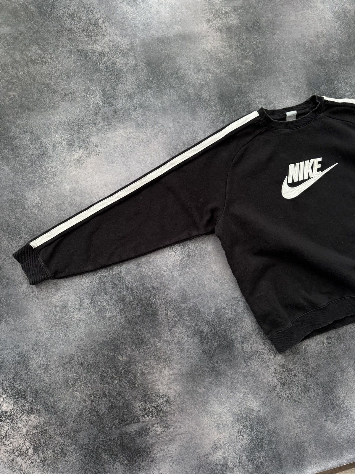Nike Vintage Nike Big Logo Baggy Crewneck Sweatshirt y2k swoosh Size US XL / EU 56 / 4 - 4 Thumbnail
