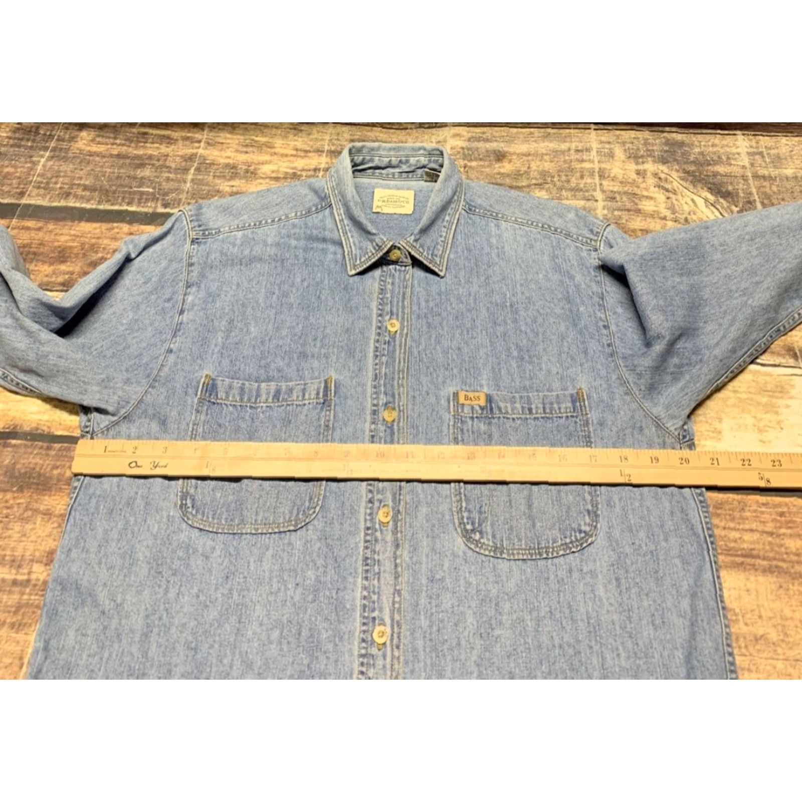 Vintage G.H. Bass Woman’s Button-Up Shirt Sky Blue Size Small 2 Front Pockets Bass Tab Womens Shirt Regular Size S / US 4 / IT 40 - 5 Thumbnail