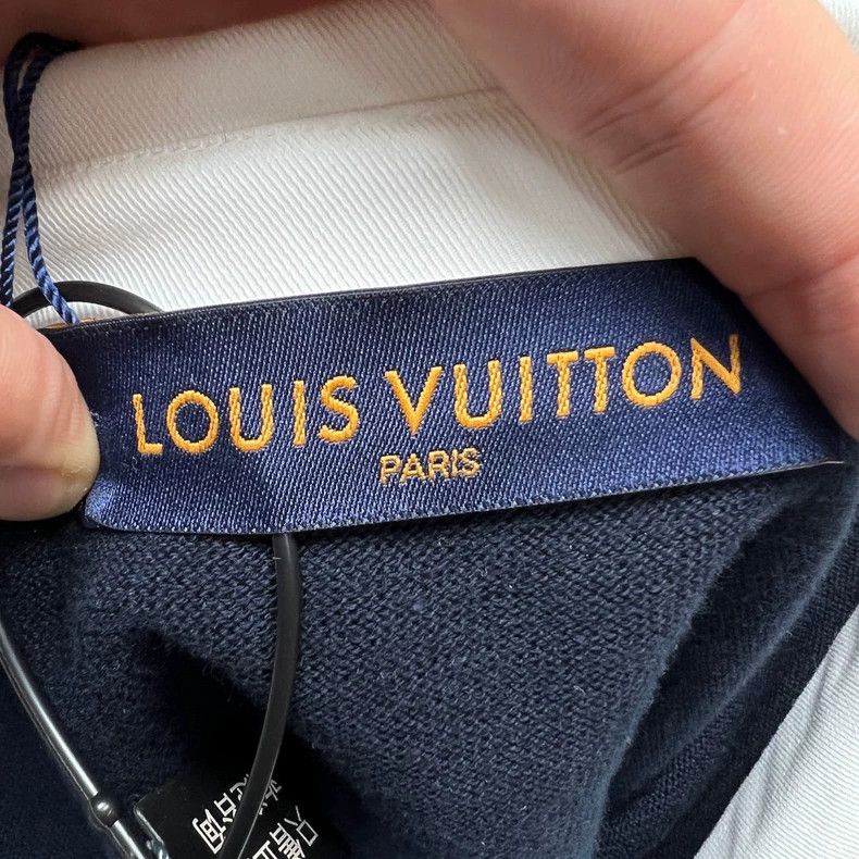 Louis Vuitton louis vuitton size 4l Knitted button front embroidered knit Size US XXL / EU 58 / 5 - 3 Thumbnail