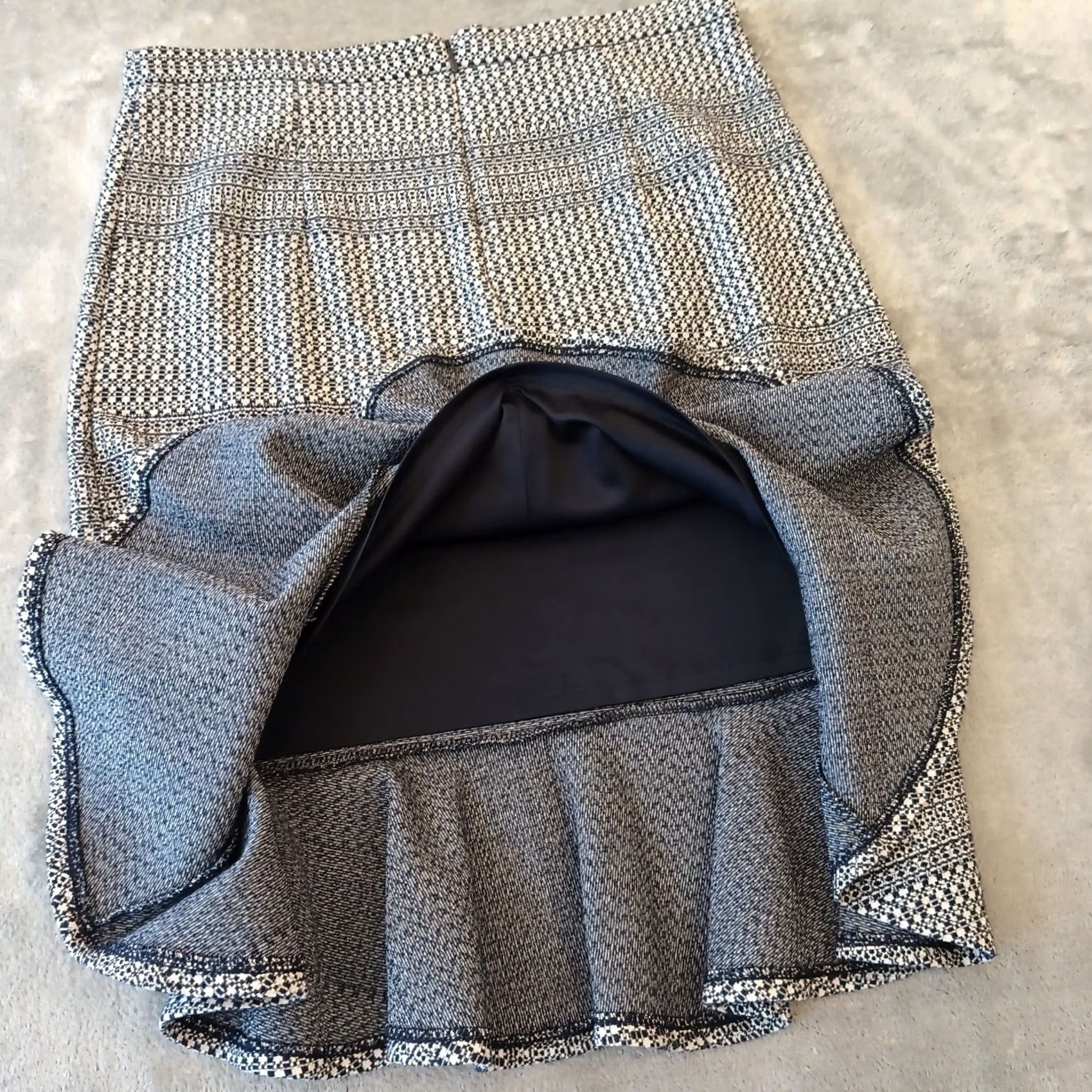 Banana Republic Banana Republic Blue Geometric Knit Lined Ruffle Accent Pencil Skirt Size 4 Size 27" / US 4 / IT 40 - 6 Thumbnail