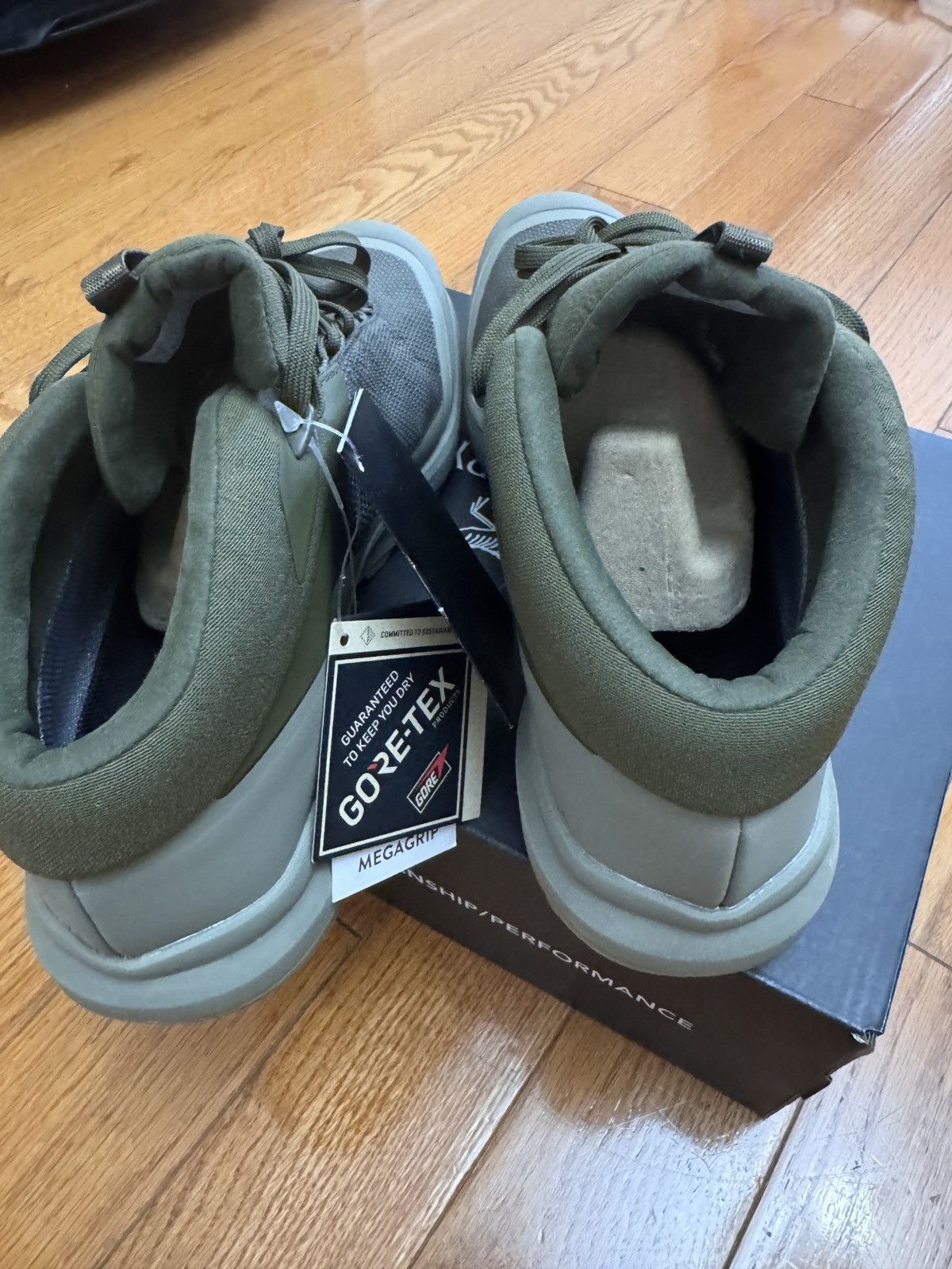 Arc'teryx Arcteryx Aerios Mid GTX Shoe MENS Tatsu / Forage 8 Size US 8.5 / EU 41-42 - 2 Thumbnail