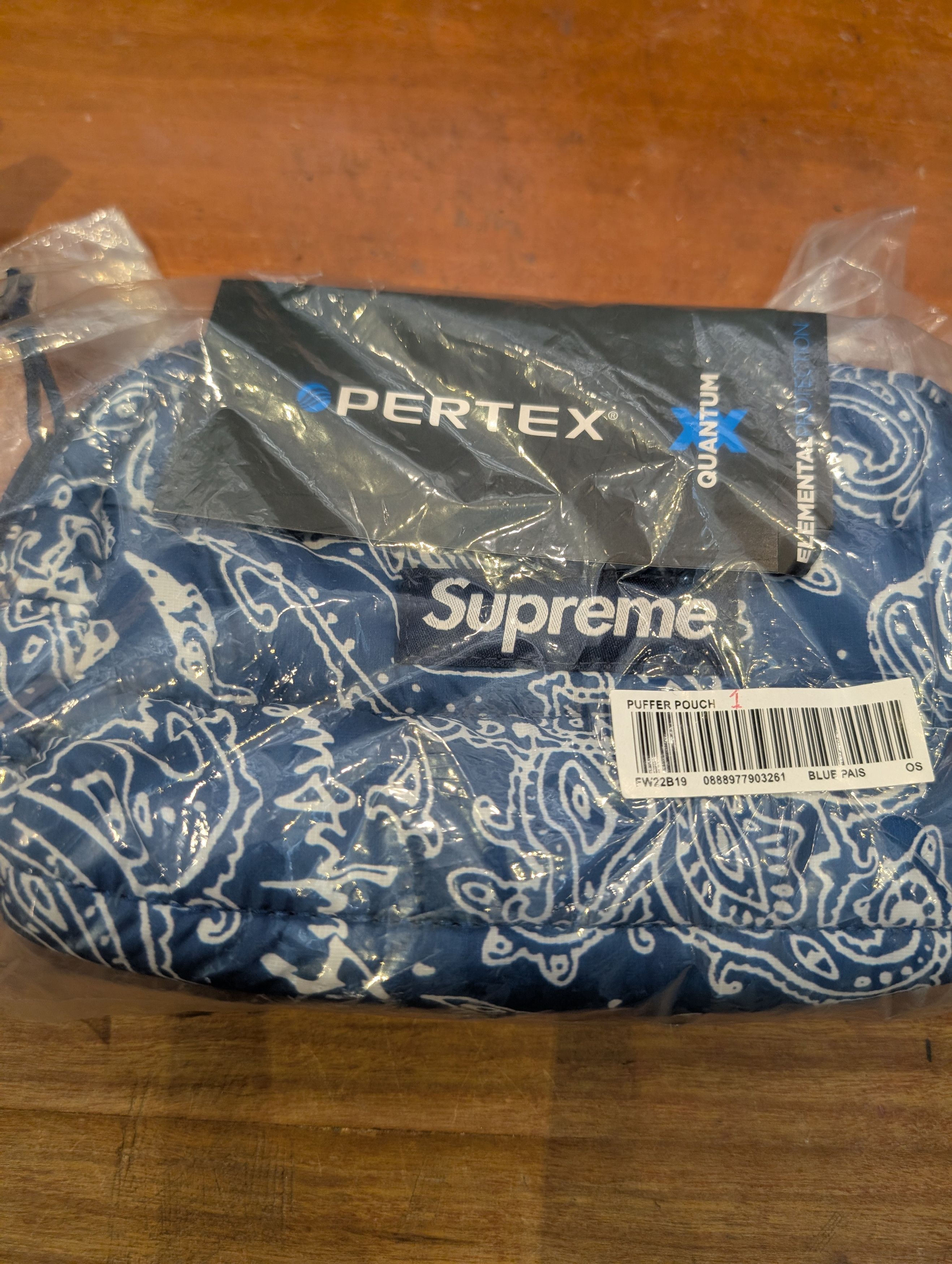 Supreme Supreme puffer pouch fw22 blue paisley brand new sealed Size ONE SIZE - 2 Thumbnail