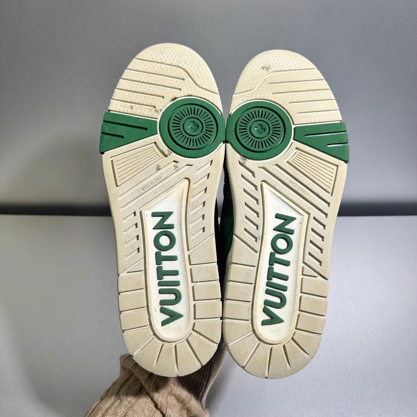 Louis Vuitton Louis Vuitton Trainer White Green Checkerboard 6/40 EU Used Size US 7 / EU 40 - 7 Thumbnail