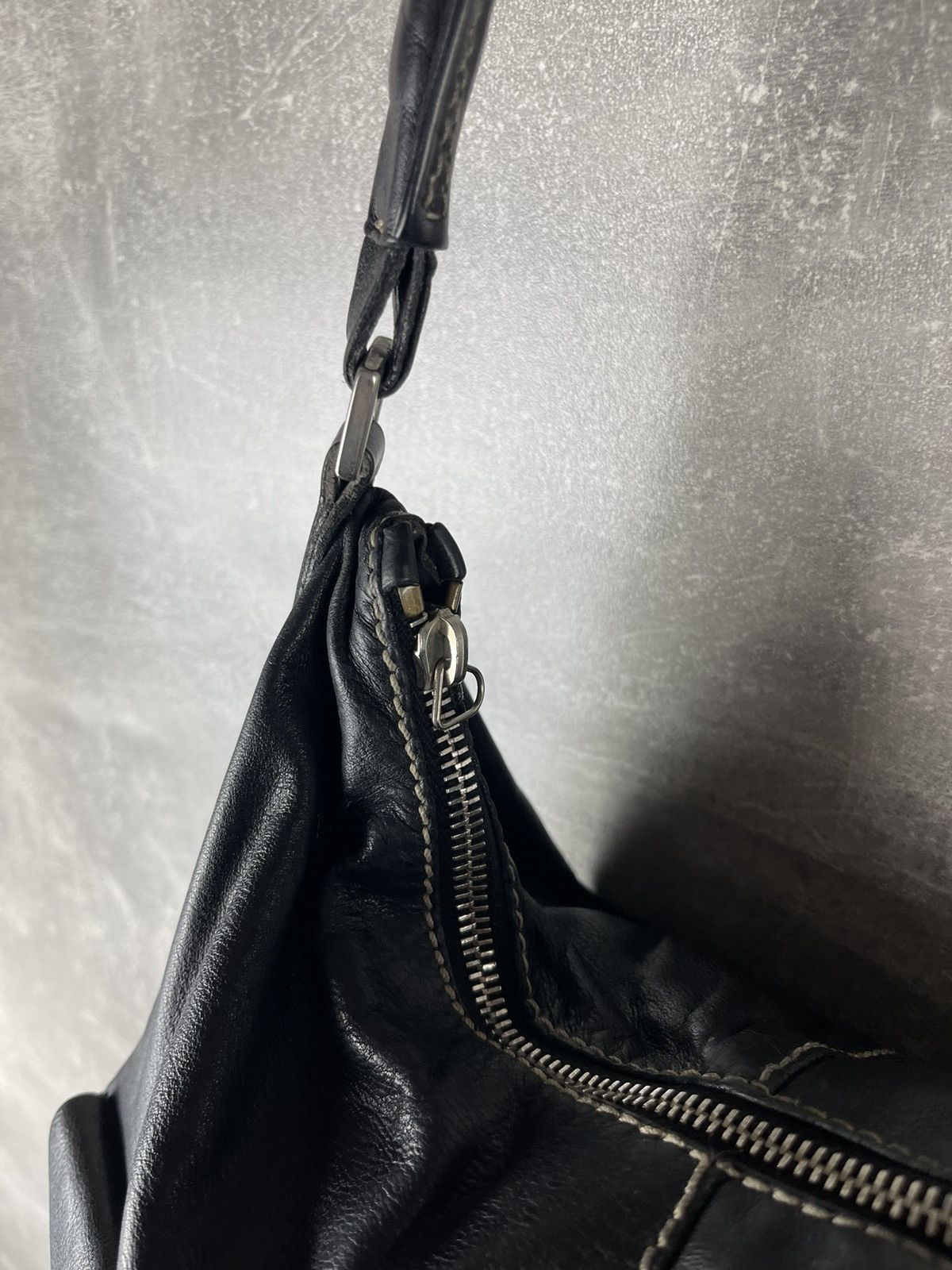 Vintage Avant Garde Vintage Coccinelle Leather Shoulder Bag Black Size ONE SIZE - 8 Thumbnail