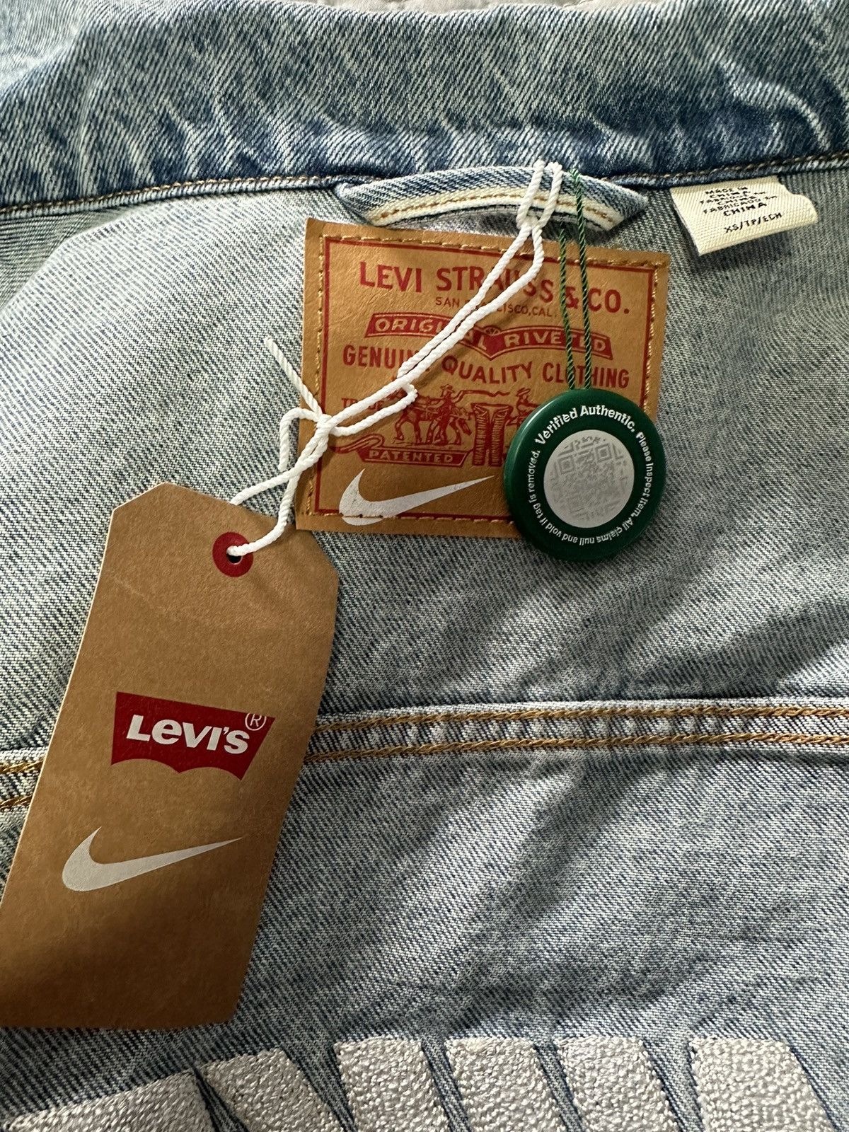 Levi's × Nike Nike Levi’s Denim Trucker Jacket size XS Size US XS / EU 42 / 0 - 4 Thumbnail