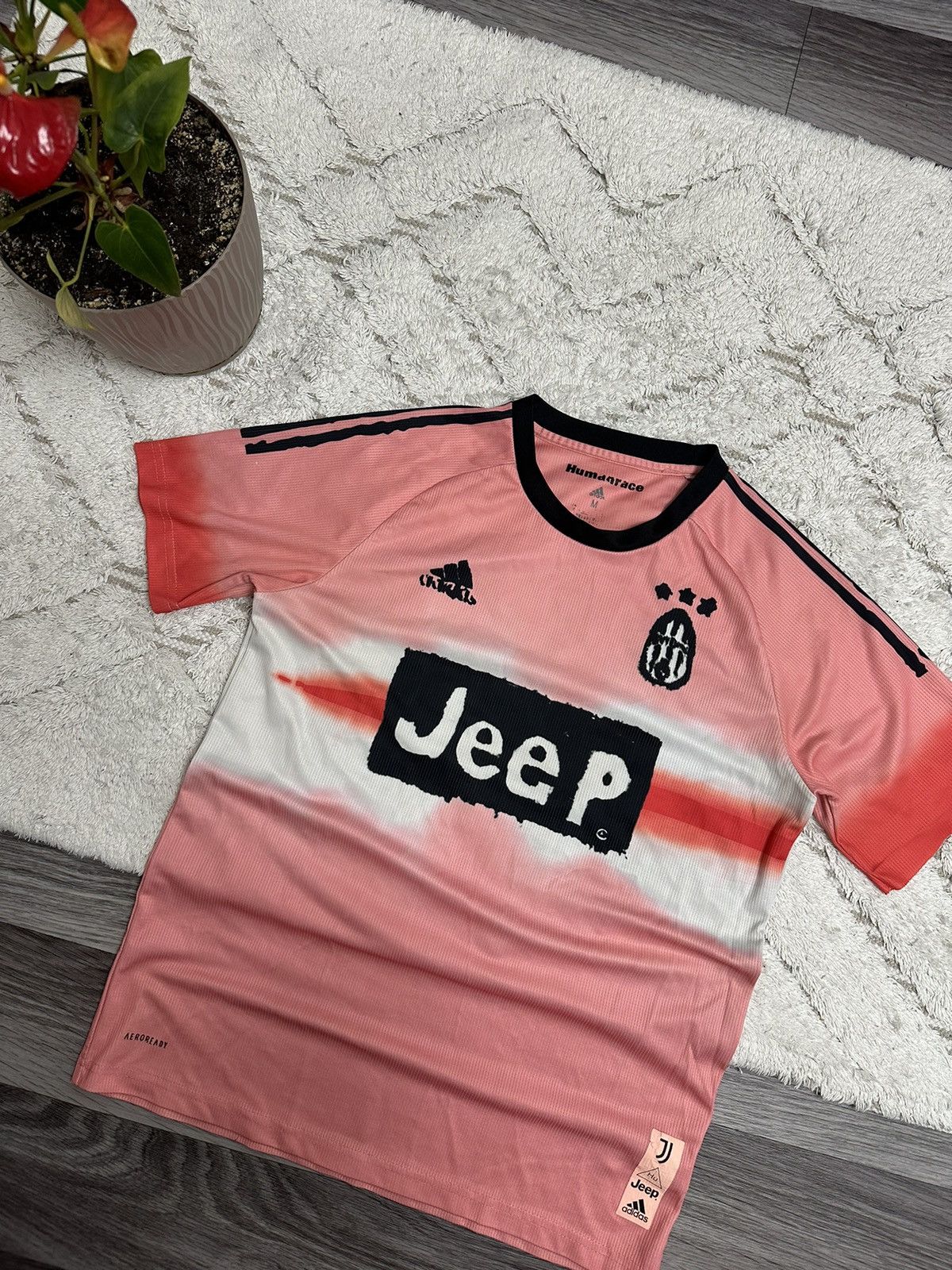 Adidas Adidas Juventus Human Race jersey pink size M hype blockcore Size US S / EU 44-46 / 1 - 1 Thumbnail
