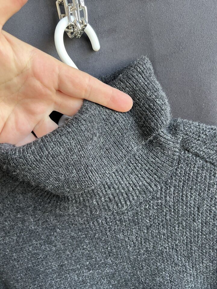 Louis Vuitton Louis Vuitton Mens Sweater Turtleneck Wool Gray Size XL Size US XL / EU 56 / 4 - 11 Thumbnail