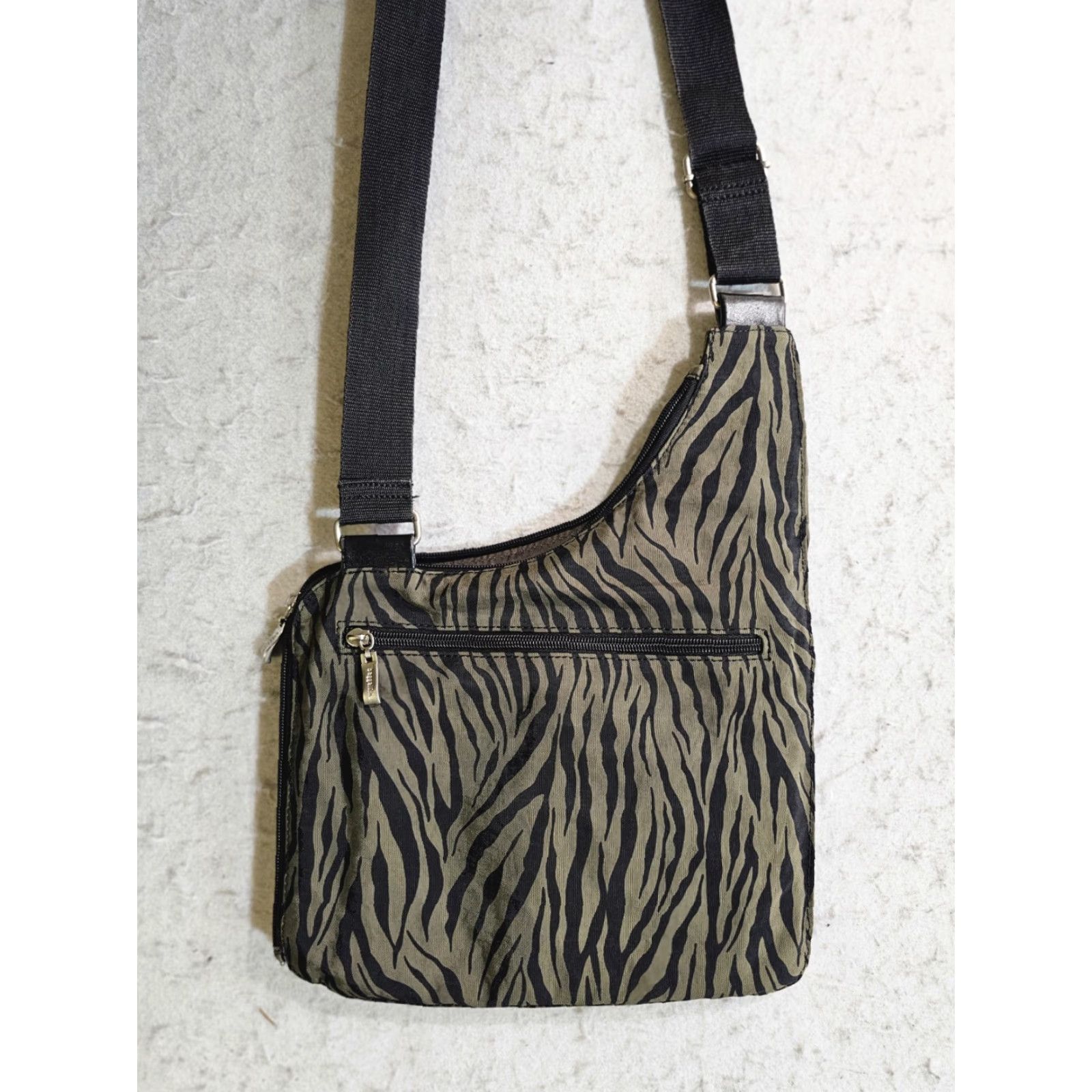Vintage baggallini Crossbody Bag Adults Medium Green Black Zebra Nylon Messenger Travel Zip-Around Size ONE SIZE - 7 Thumbnail