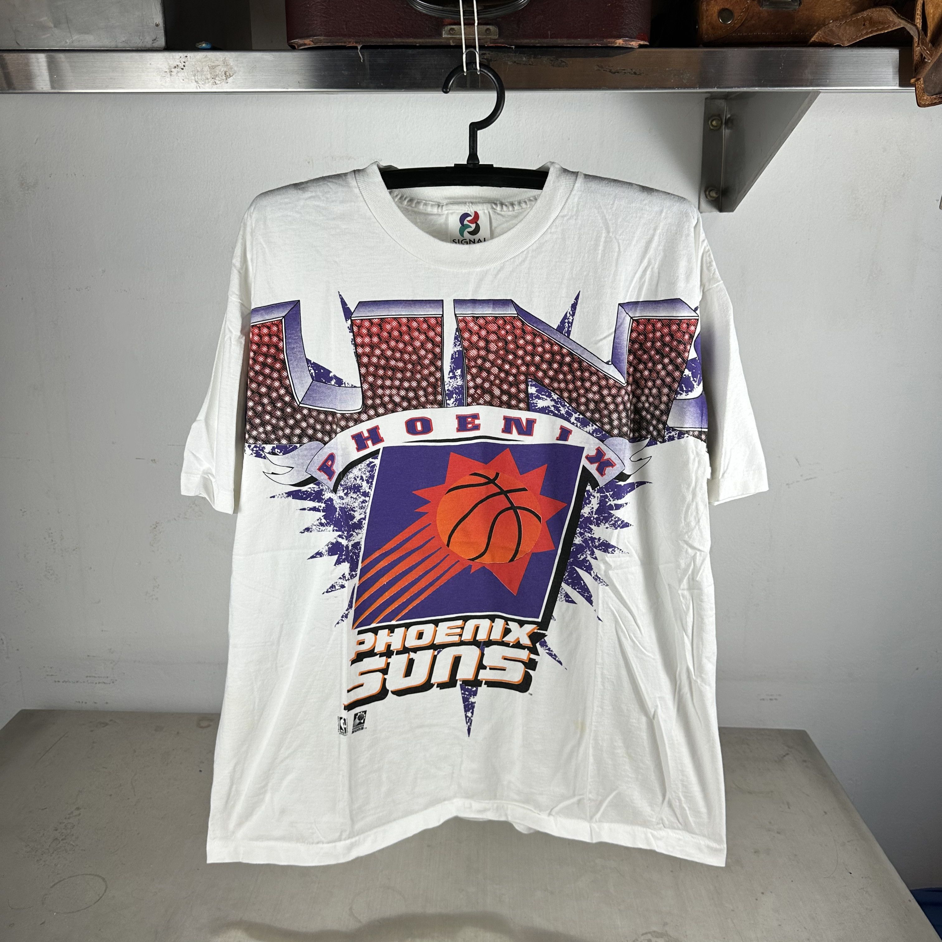 Vintage Vintage 90s Phoenix Suns Basketball Big Graphic NBA T-shirt Size US XL / EU 56 / 4 - 1 Thumbnail