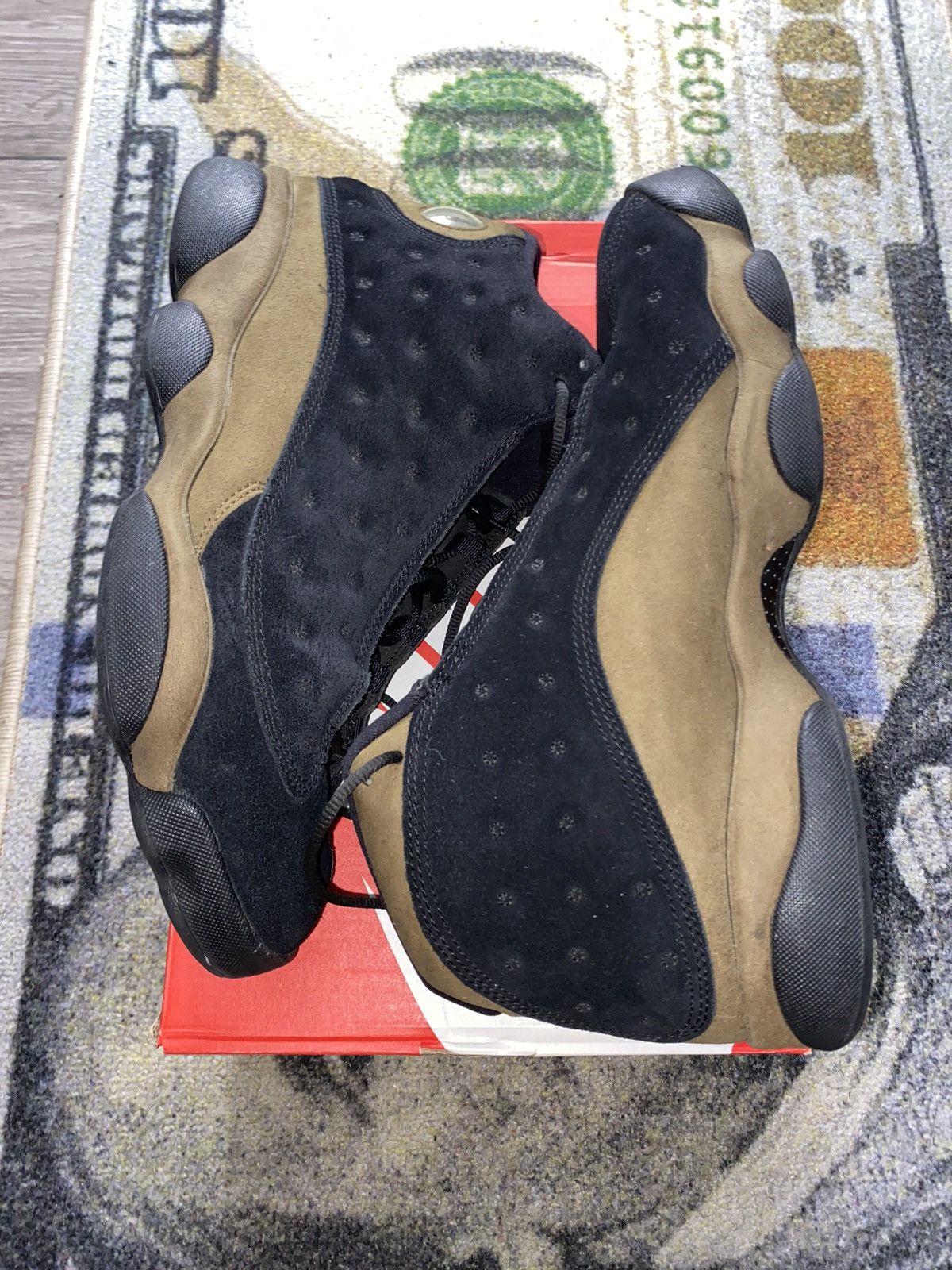 Jordan Brand × Nike Jordan 13 Retro Olive Size US 10.5 / EU 43-44 - 2 Thumbnail