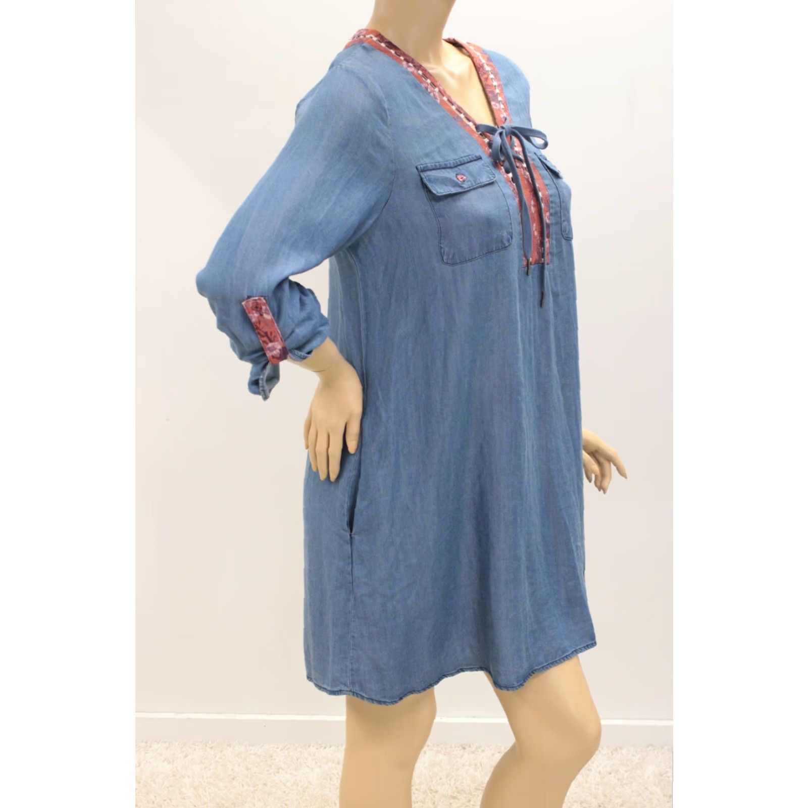 Vintage CRIMSON IN GRACE Dress Women's Medium Blue Denim Tab Sleeve V Neck Boho Tunic Size M / US 6-8 / IT 42-44 - 4 Thumbnail