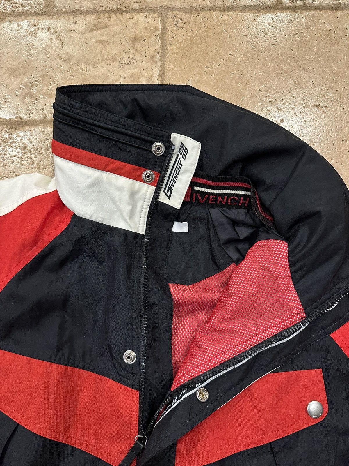 Givenchy Givenchy Vintage Sports Sailing Zip Up Black / Red Jacket Size US L / EU 52-54 / 3 - 8 Thumbnail