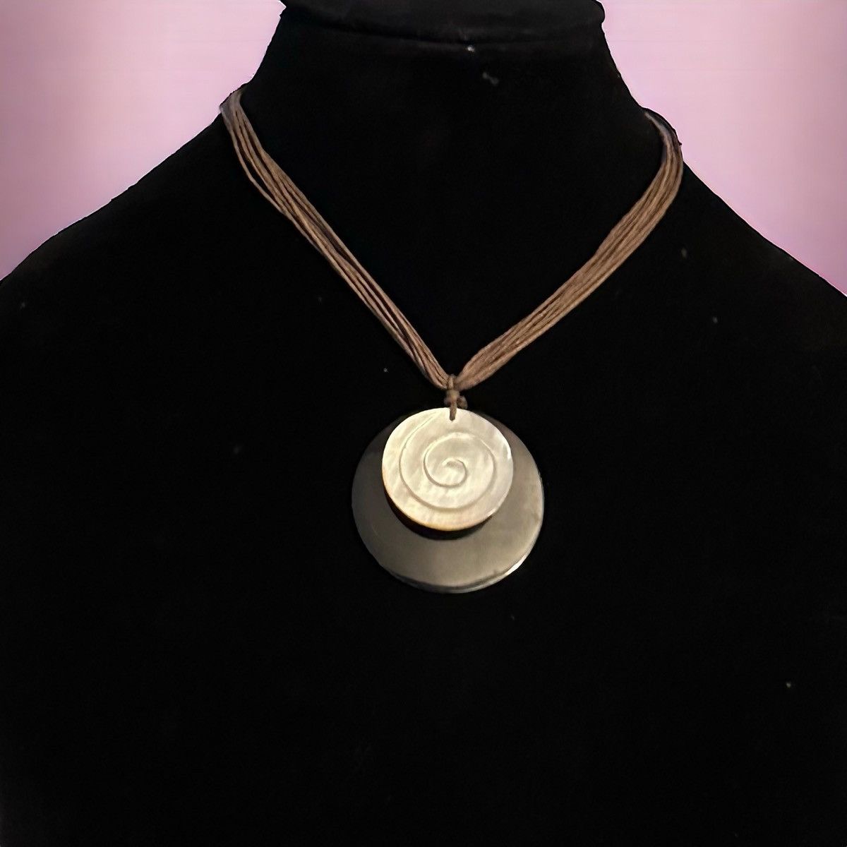Vintage Vintage multi cord mother of pearl pendant necklace Size ONE SIZE - 1 Thumbnail