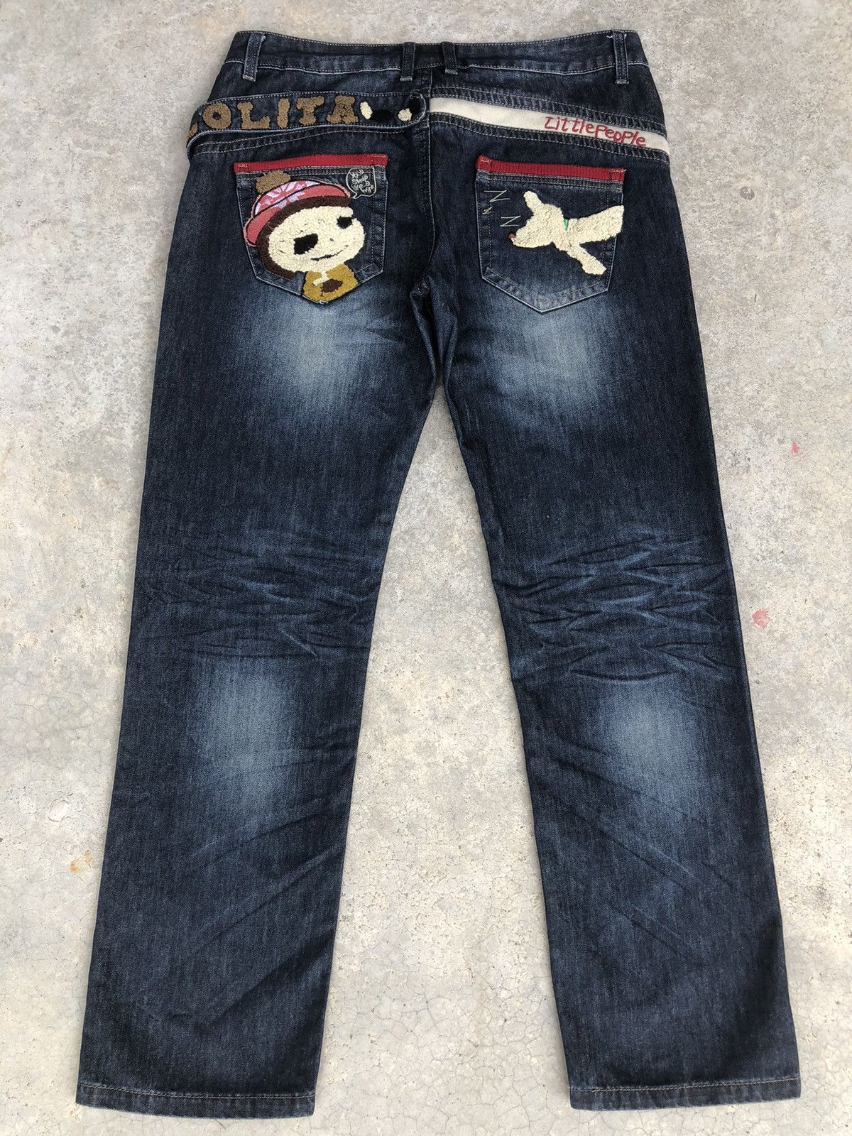 Japanese Brand Yoshitomo Nara Kurijyua Lolita Dog Distressed Size US 34 / EU 50 - 1 Thumbnail
