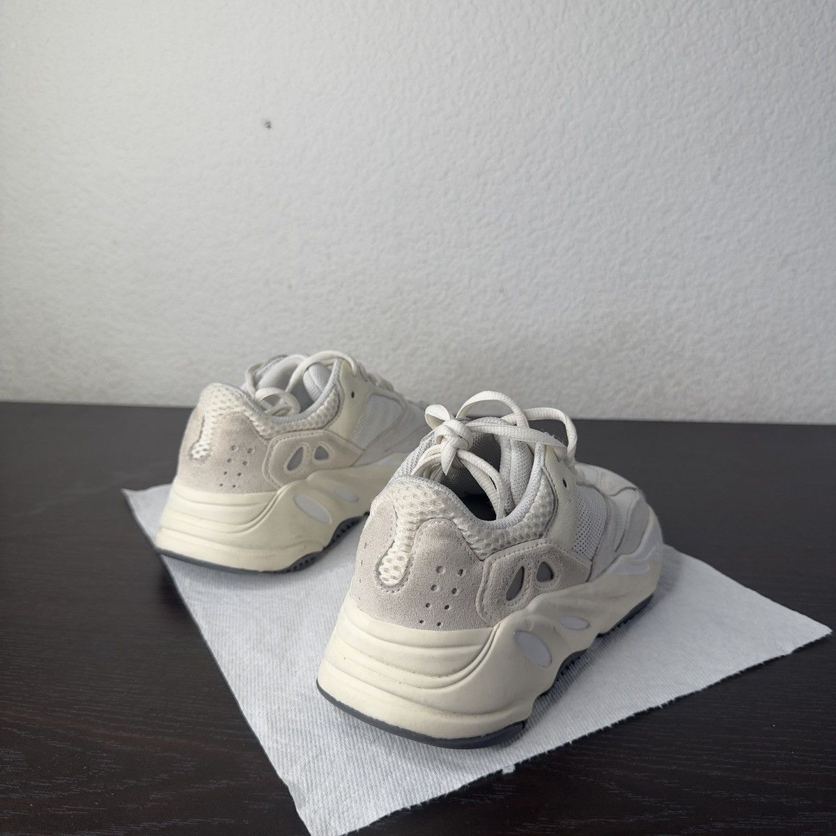 Yeezy YEEZY 700 Size US 7 / IT 37 - 2 Thumbnail