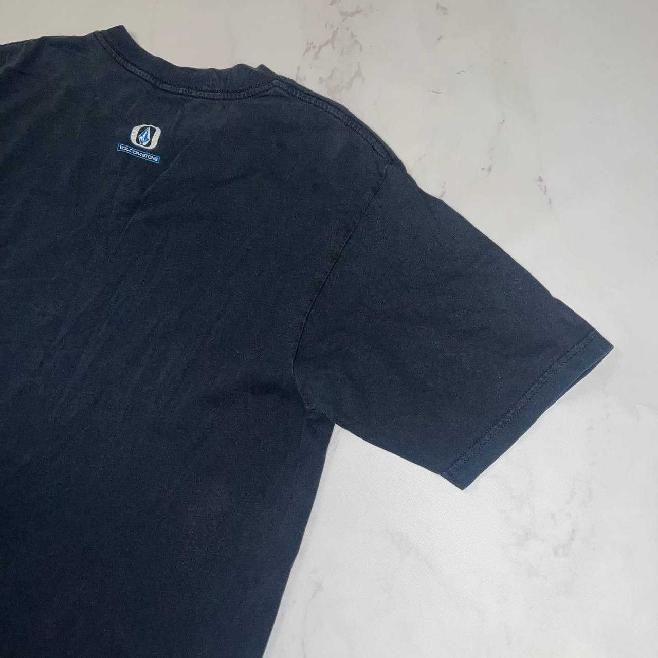 Vintage vintage volcom t-shirt size L black 90s crazy vintgae Size US L / EU 52-54 / 3 - 11 Thumbnail
